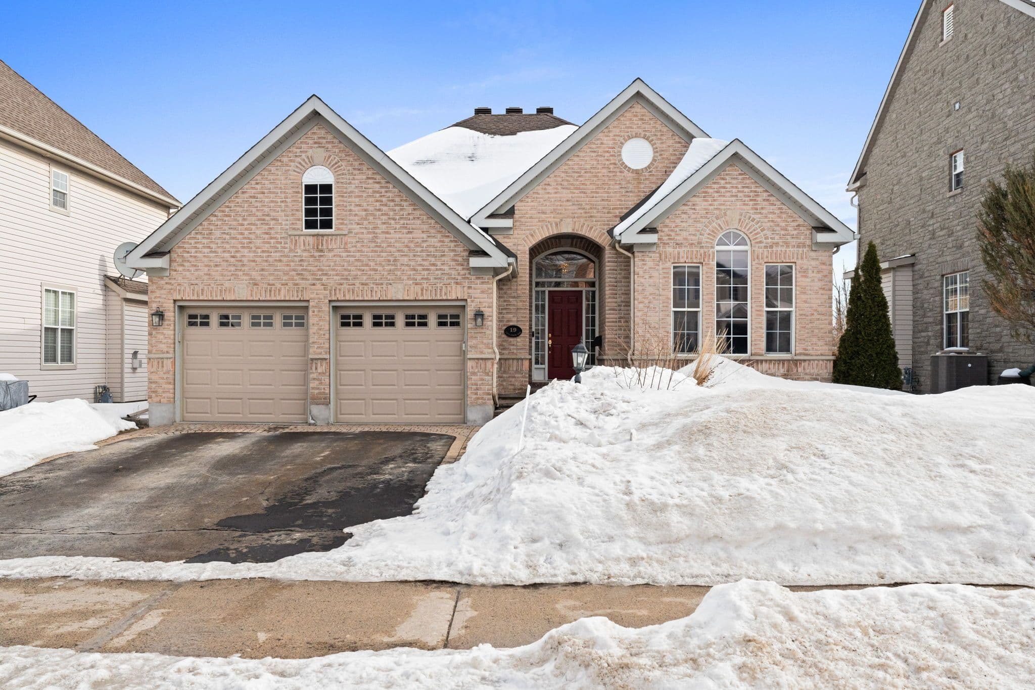 19 Fencerow Way, Barrhaven, ON K2J 4X8