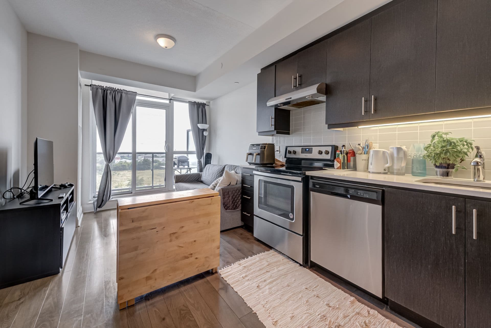 36 Zorra Street 1802, Toronto W08, ON M8Z 0G5