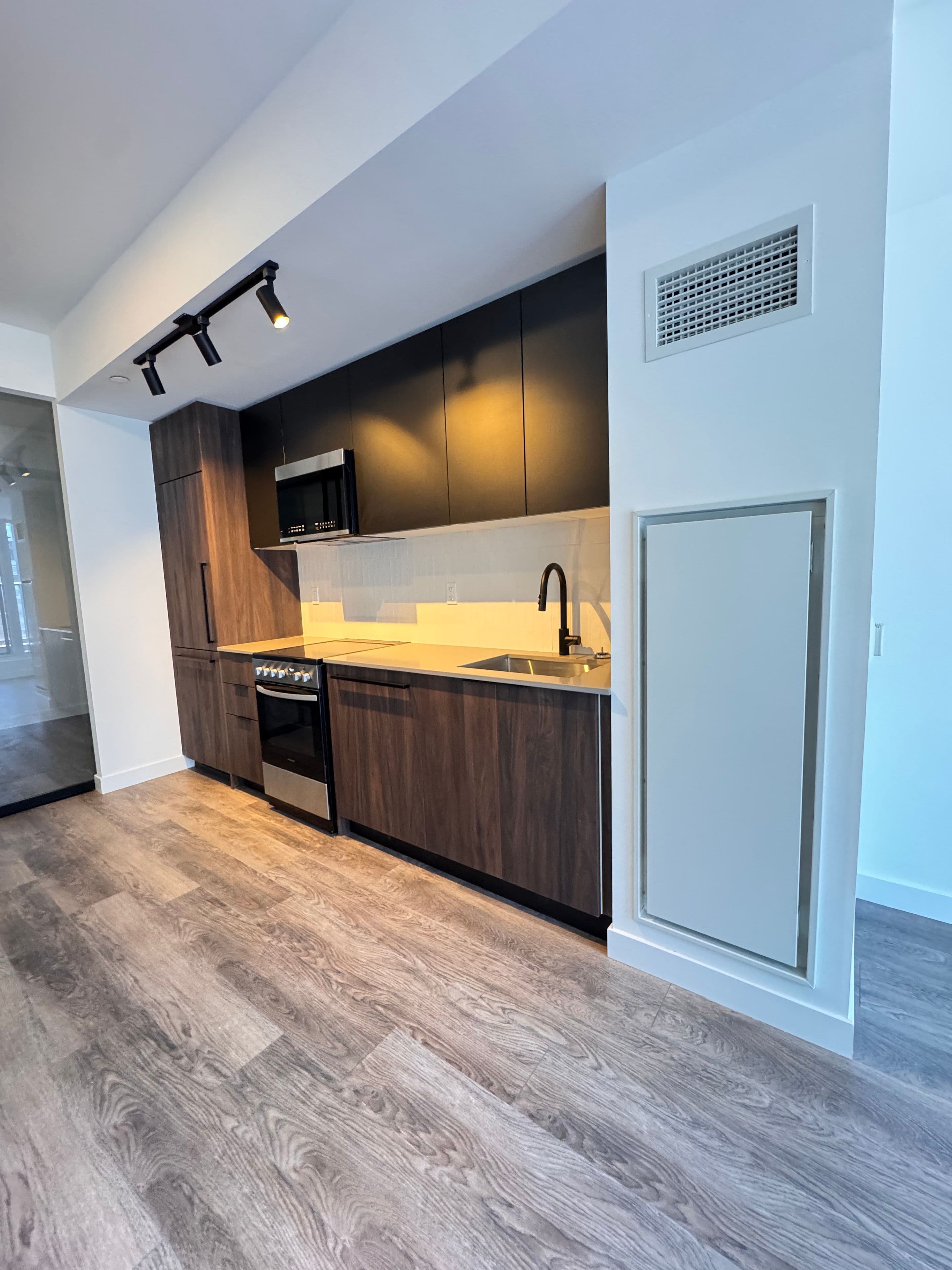 1635 MILITARY Trail 505, Toronto E10, ON M1C 1B2