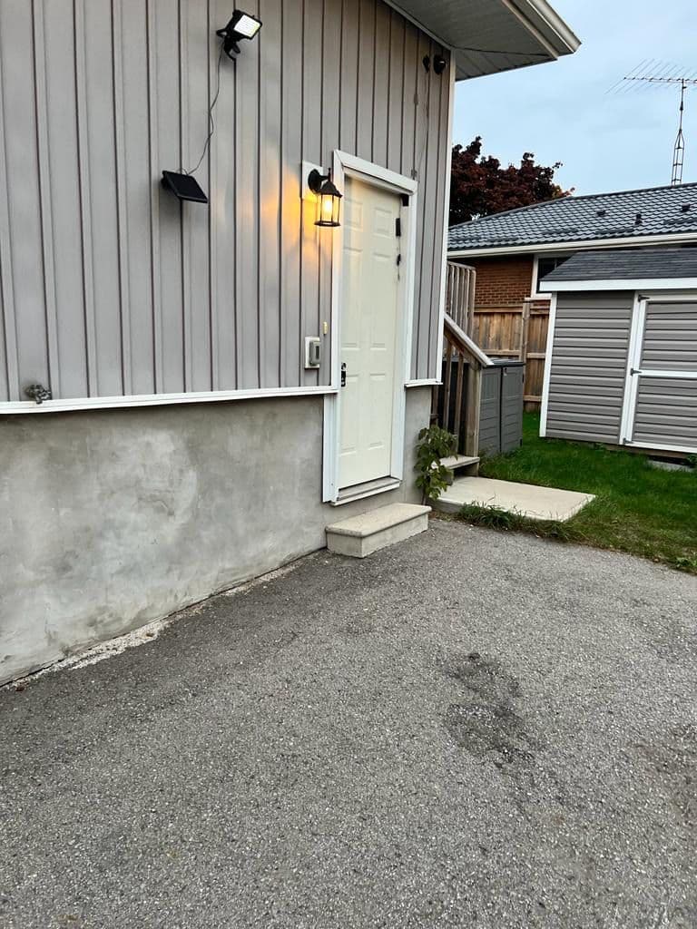 1215 King Street E Lower, Oshawa, ON L1H 1H6