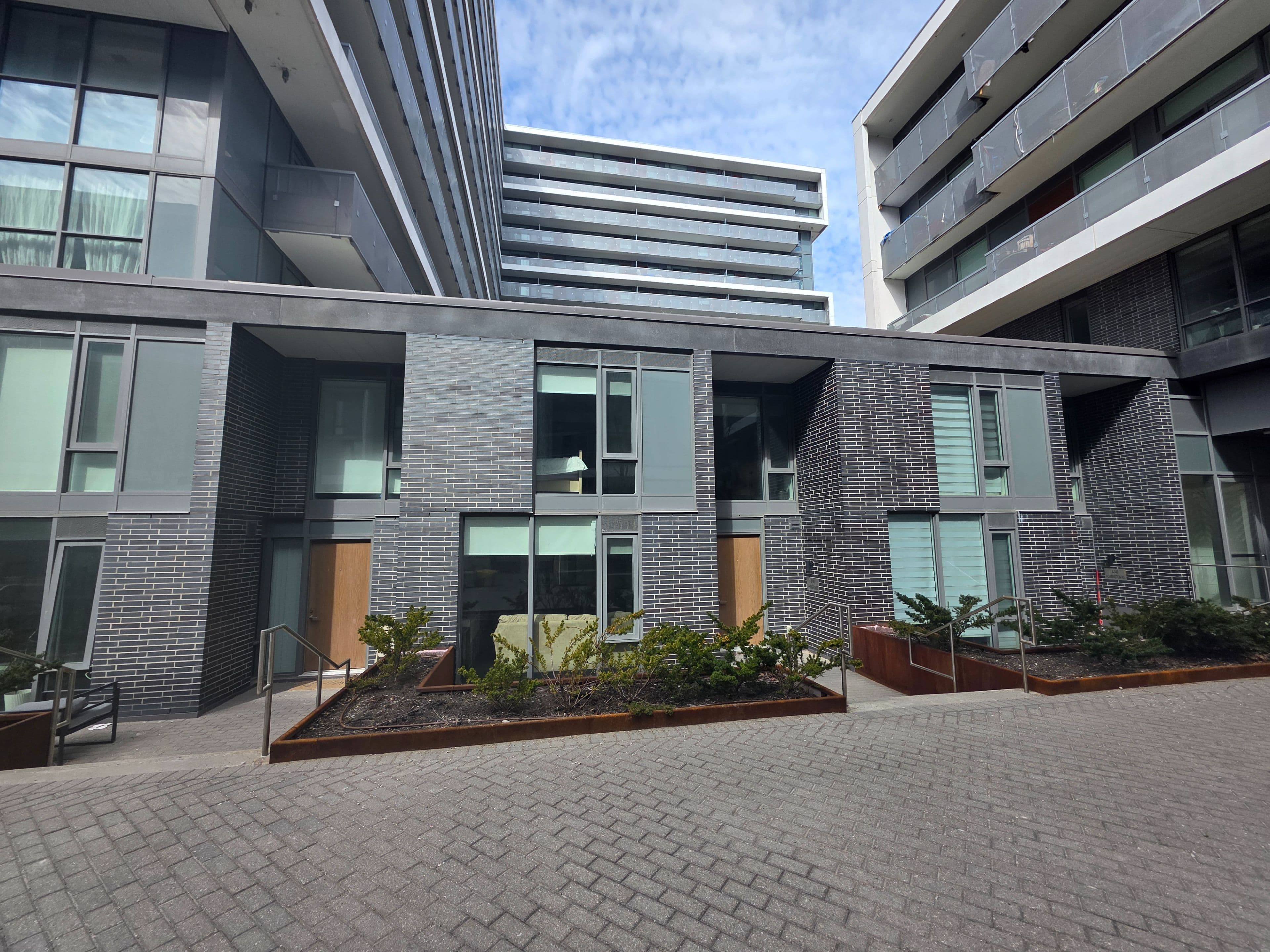 160 Flemington Road E TH109, Toronto W04, ON M6A 0A9