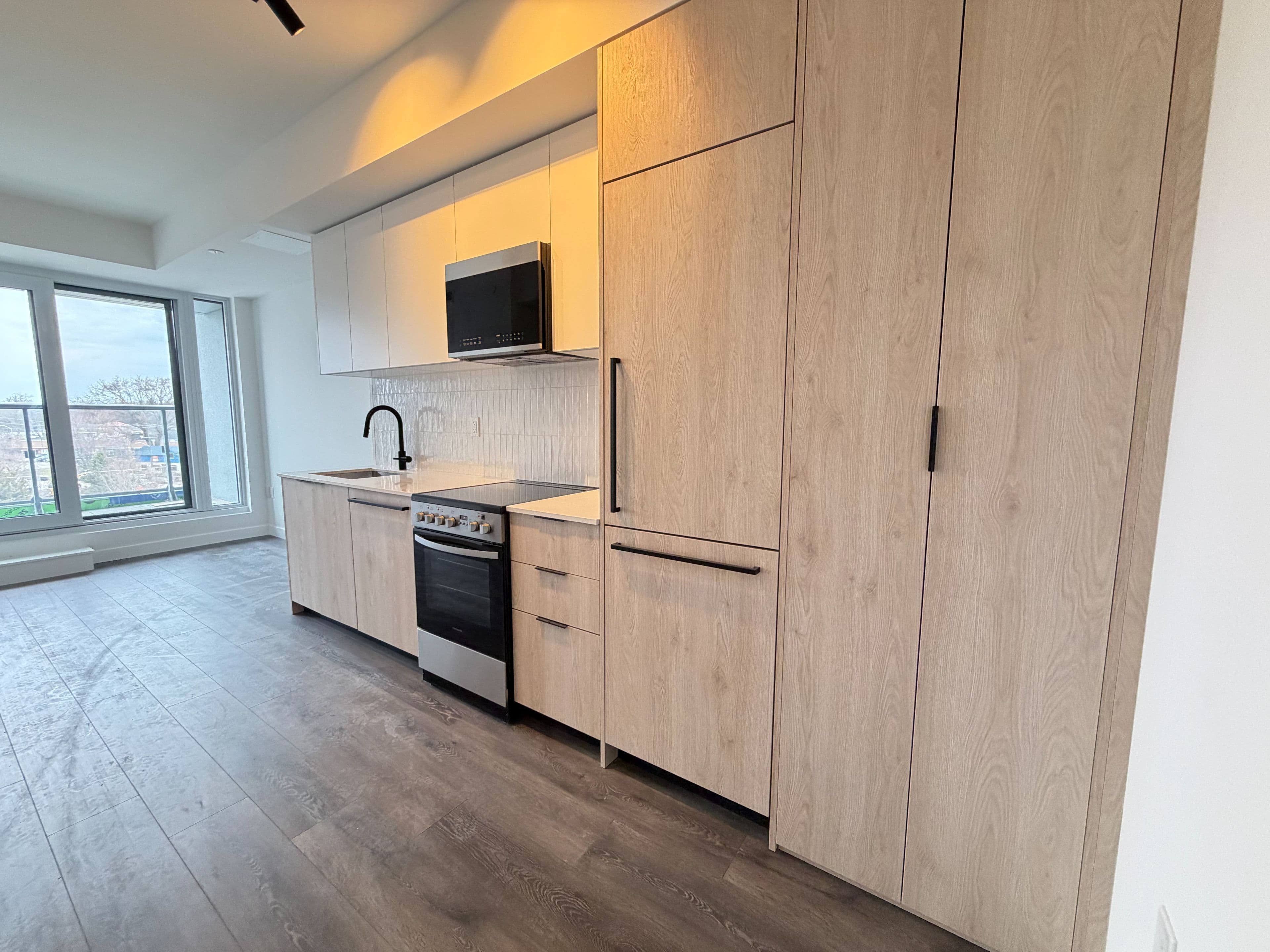 1635 MILITARY Trail 409, Toronto E10, ON M1C 1B2