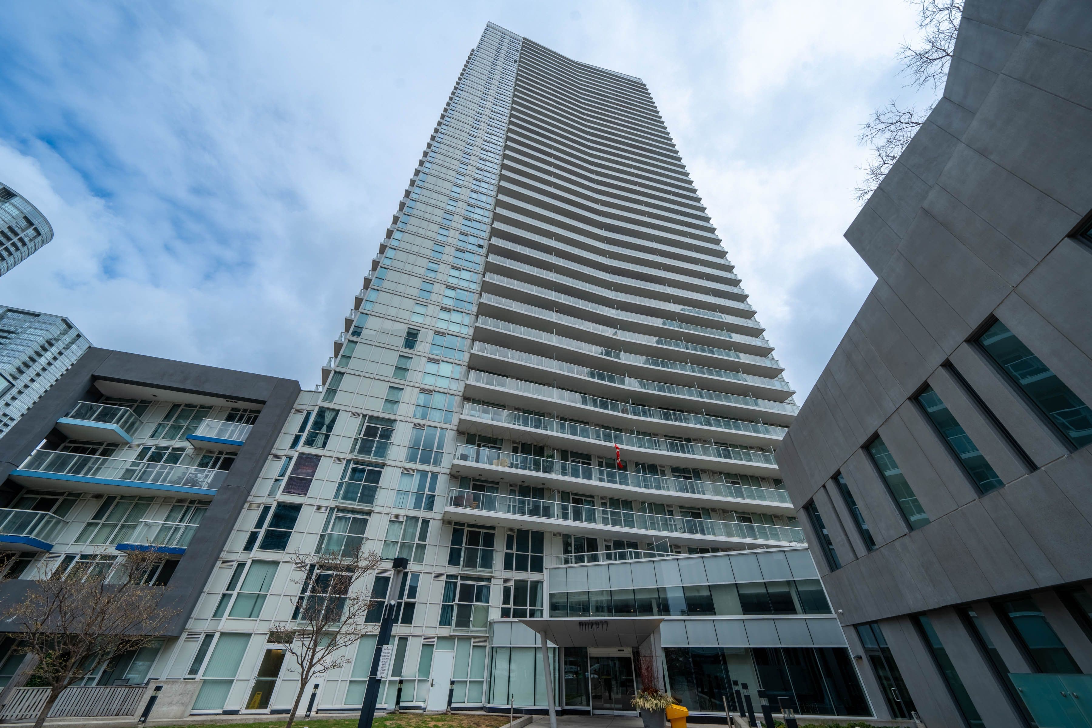 75 Queens Wharf Road 915, Toronto C01, ON M5V 0J8