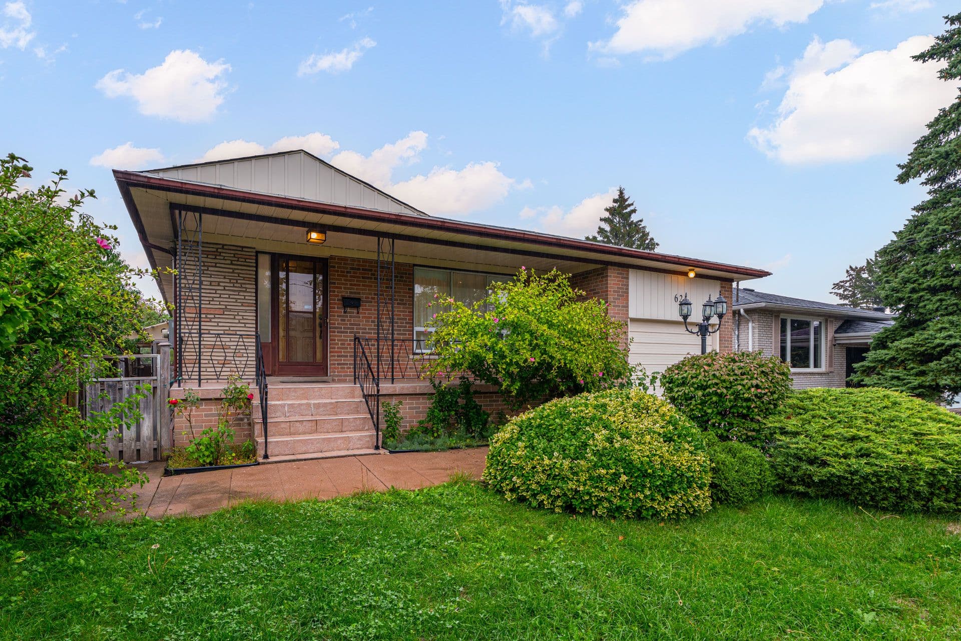 62 clark Avenue B, Markham, ON L3T 1S5
