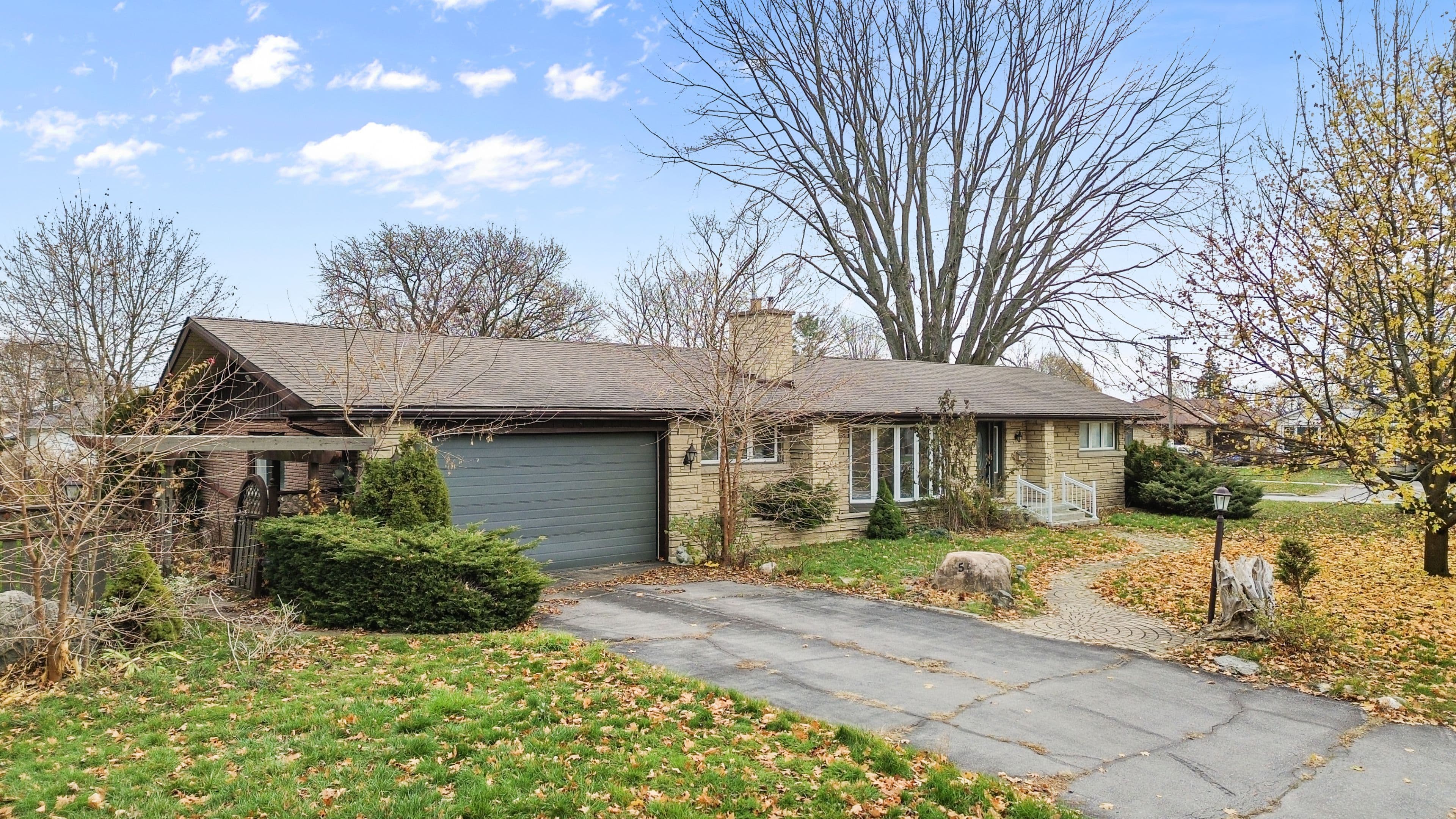 5 Stanley Park Drive, Belleville, ON K8N 4N1