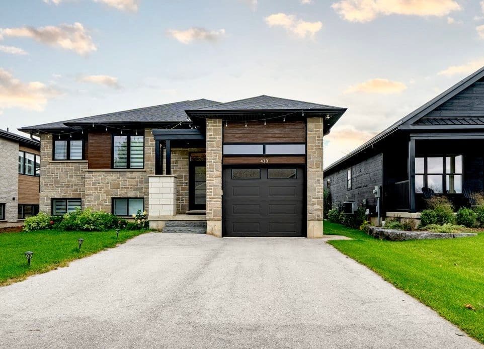 430 Wellington Street E, Wellington North, ON N0G 2L4