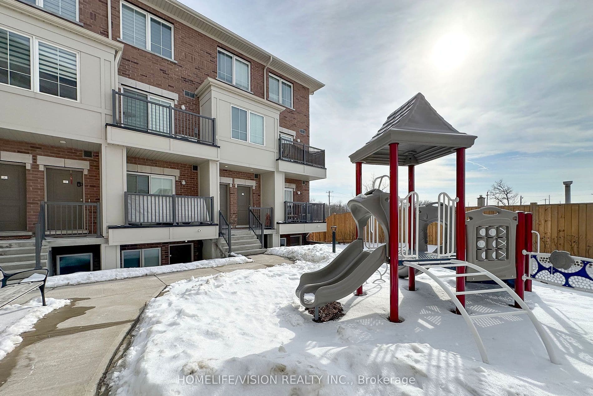 490 Beresford Path 12, Oshawa, ON L1H 0B2