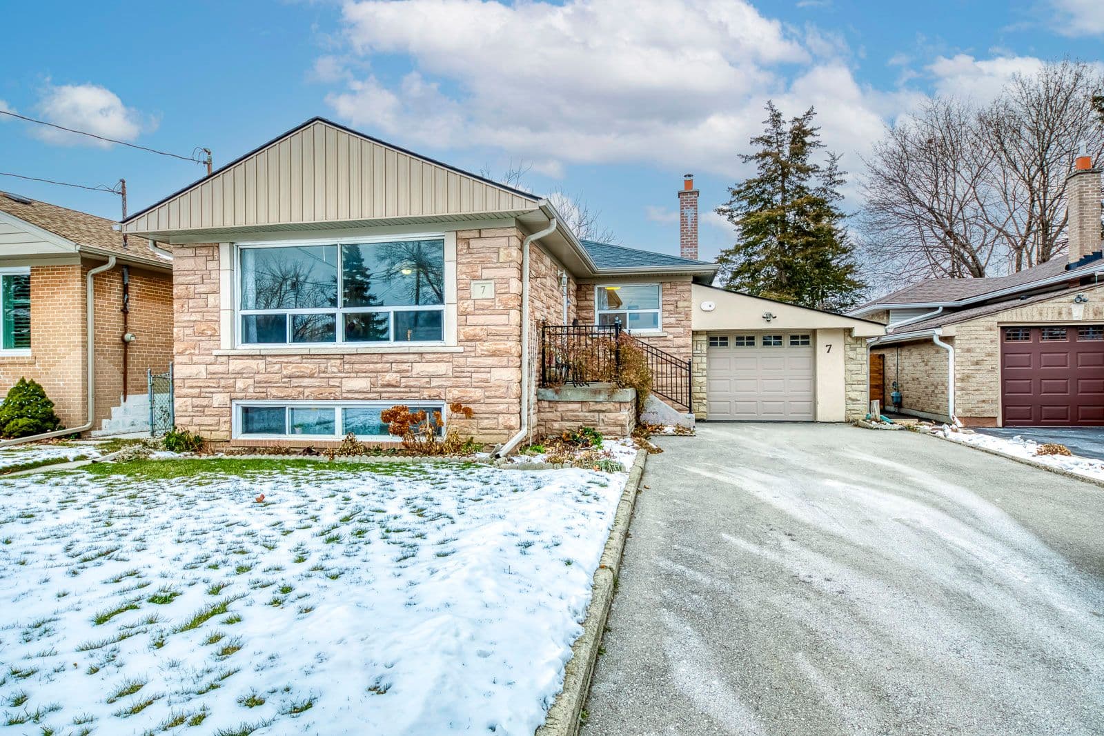 7 Belgate Place, Toronto W08, ON M9C 3Y5