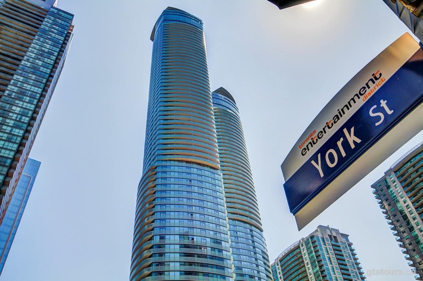 14 York Street 5809, Toronto C01, ON M5J 0B1