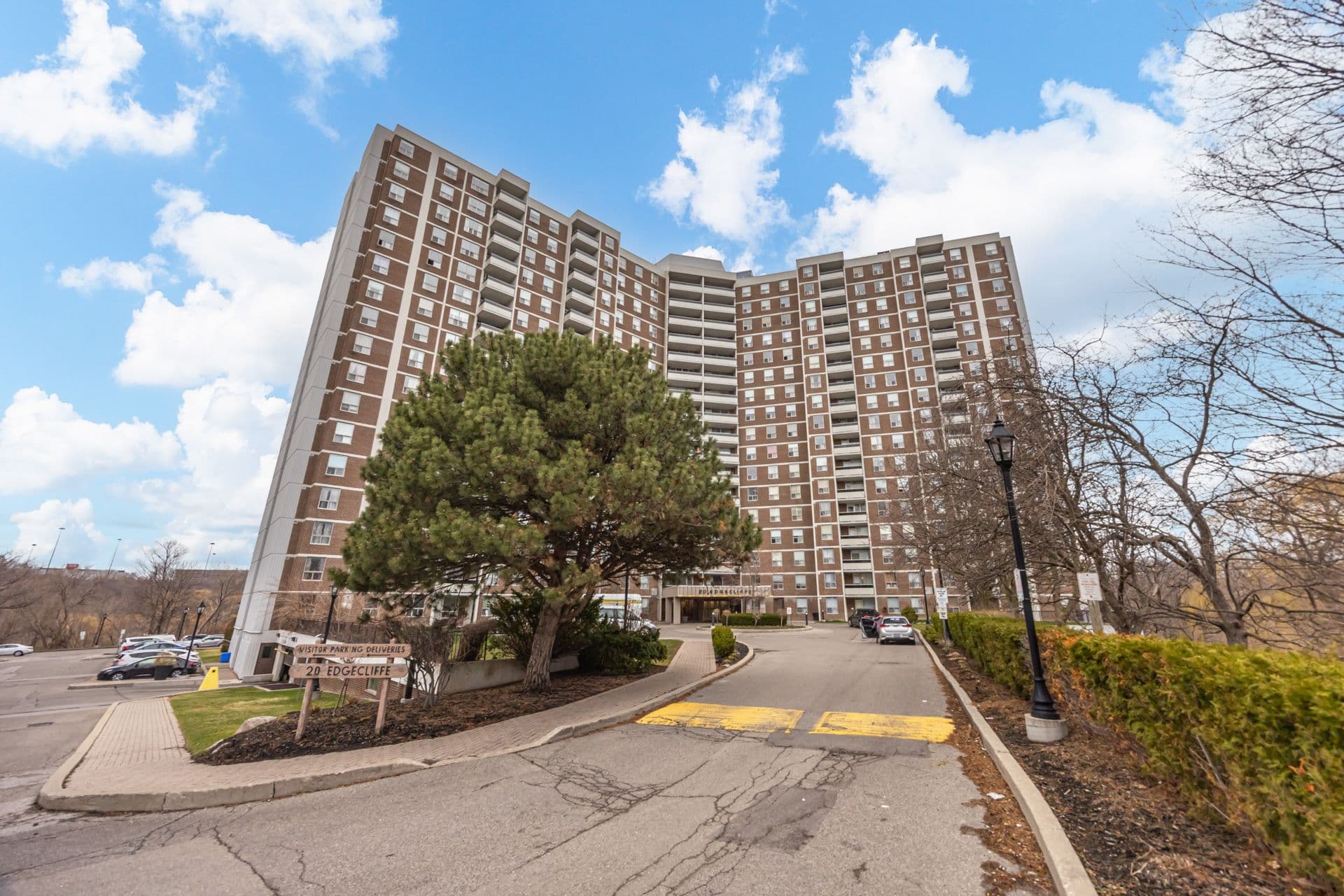 20 Edgecliff Golfway #304, Toronto C11, ON M3C 3A4