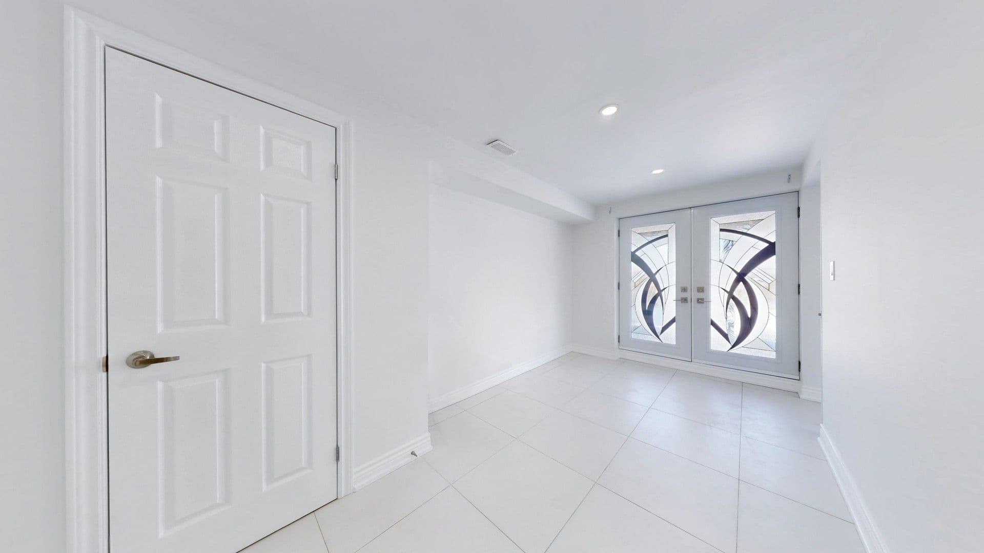 13 Manor Glen Crescent BSMT, East Gwillimbury, ON L0G 1M0