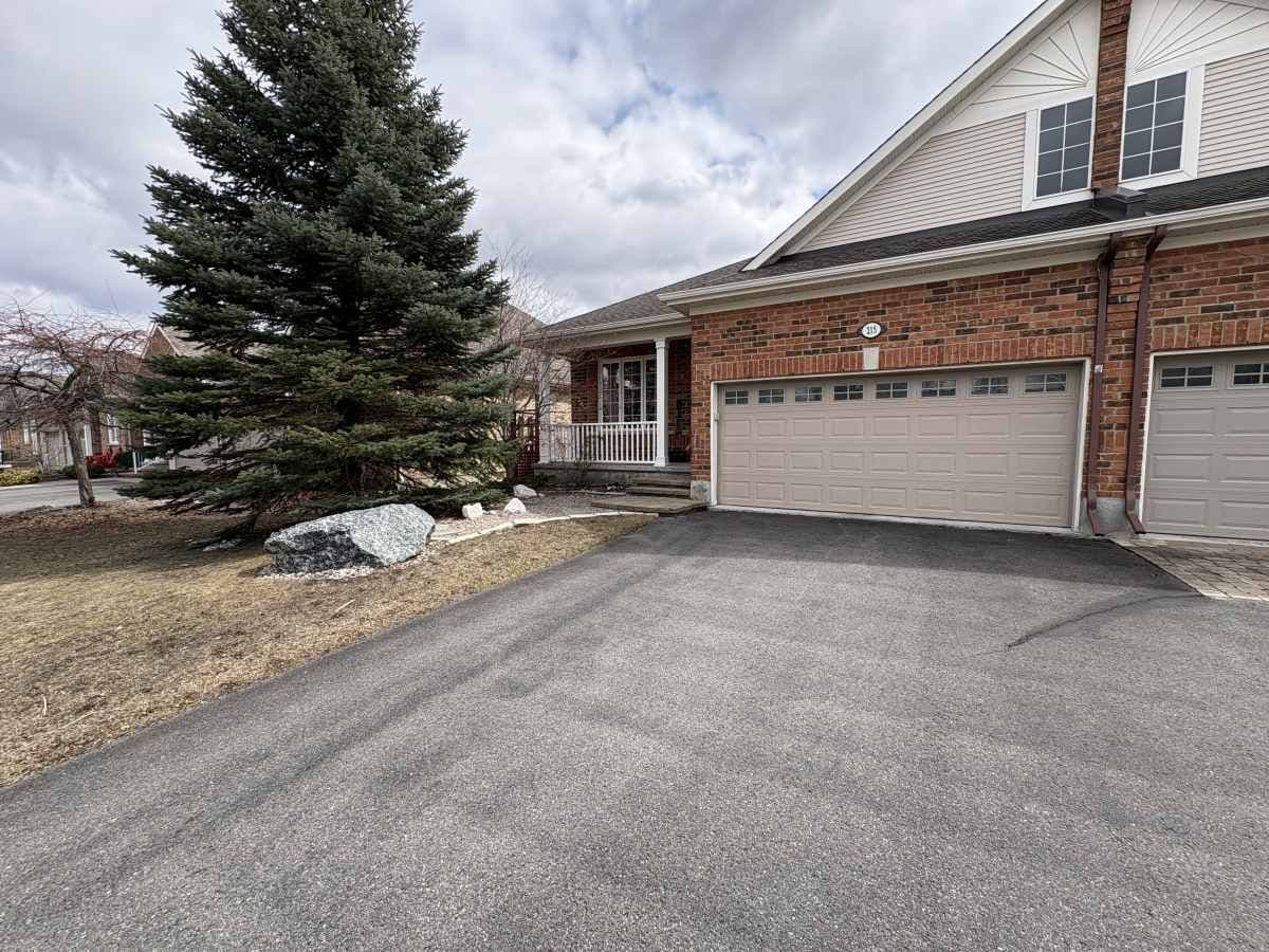 215 Cairnsmore Circle, Barrhaven, ON K2J 0G5