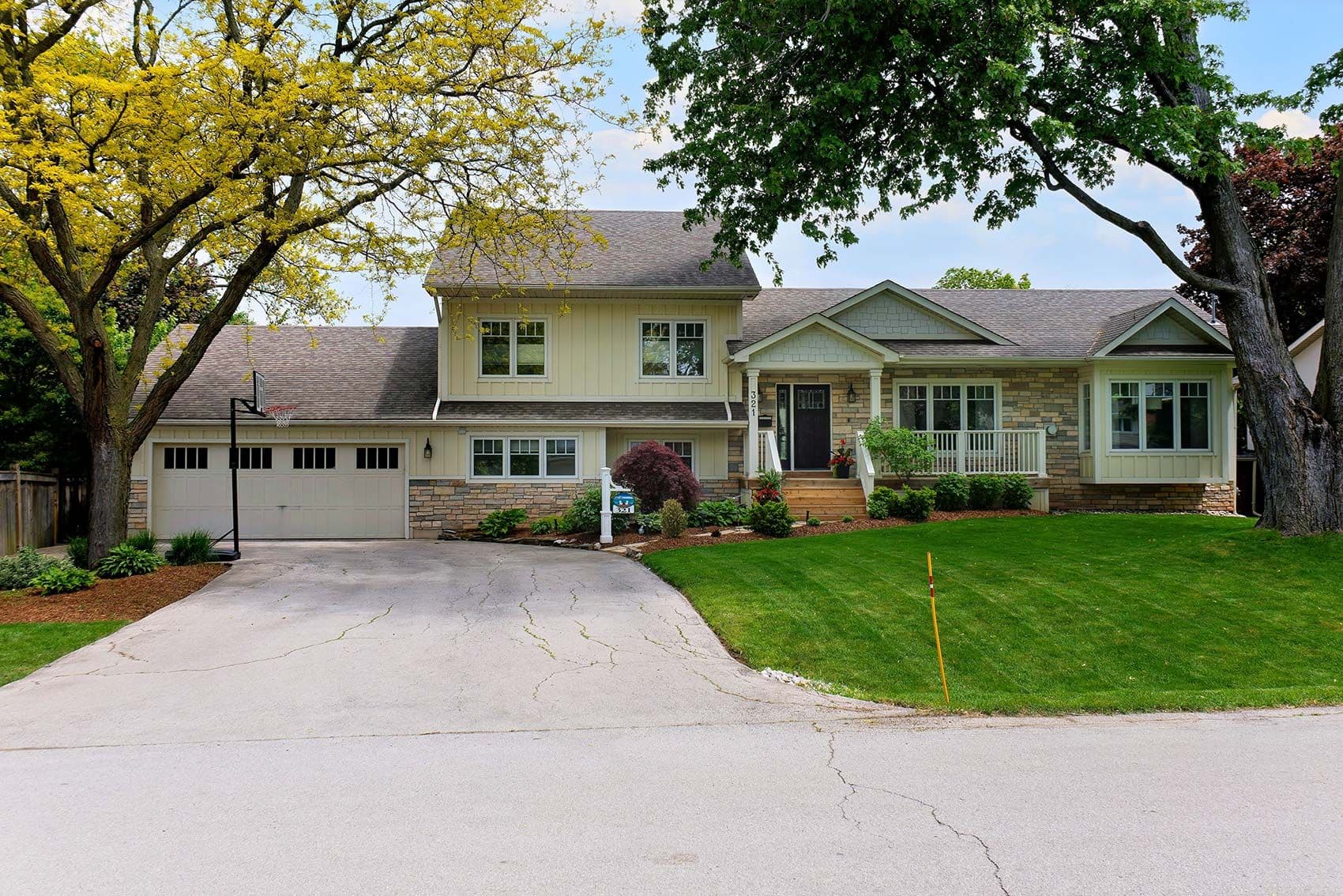 321 Wendy Lane, Oakville, ON L6L 4P9