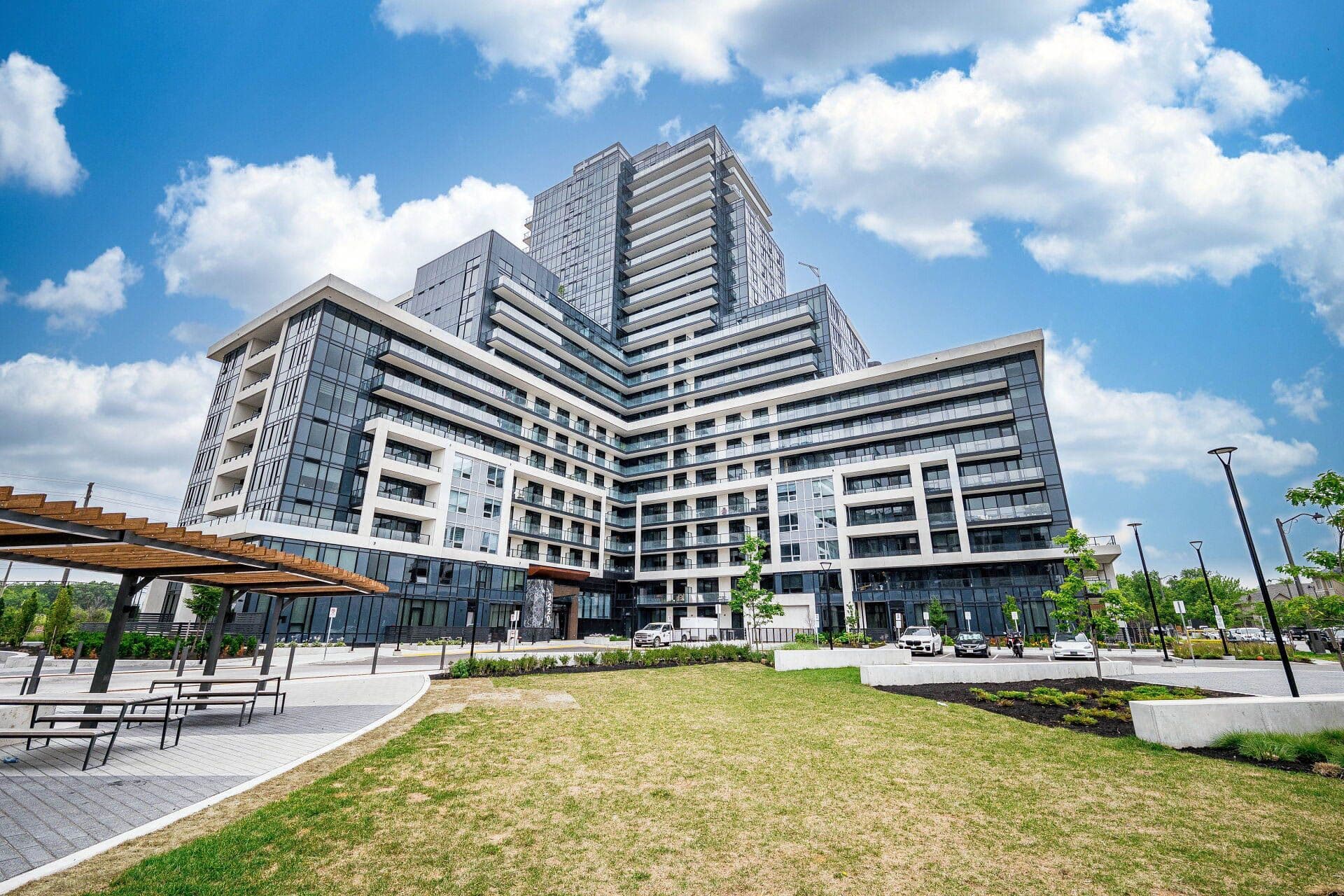 3220 William Coltson Avenue 601, Oakville, ON L6H 7X9