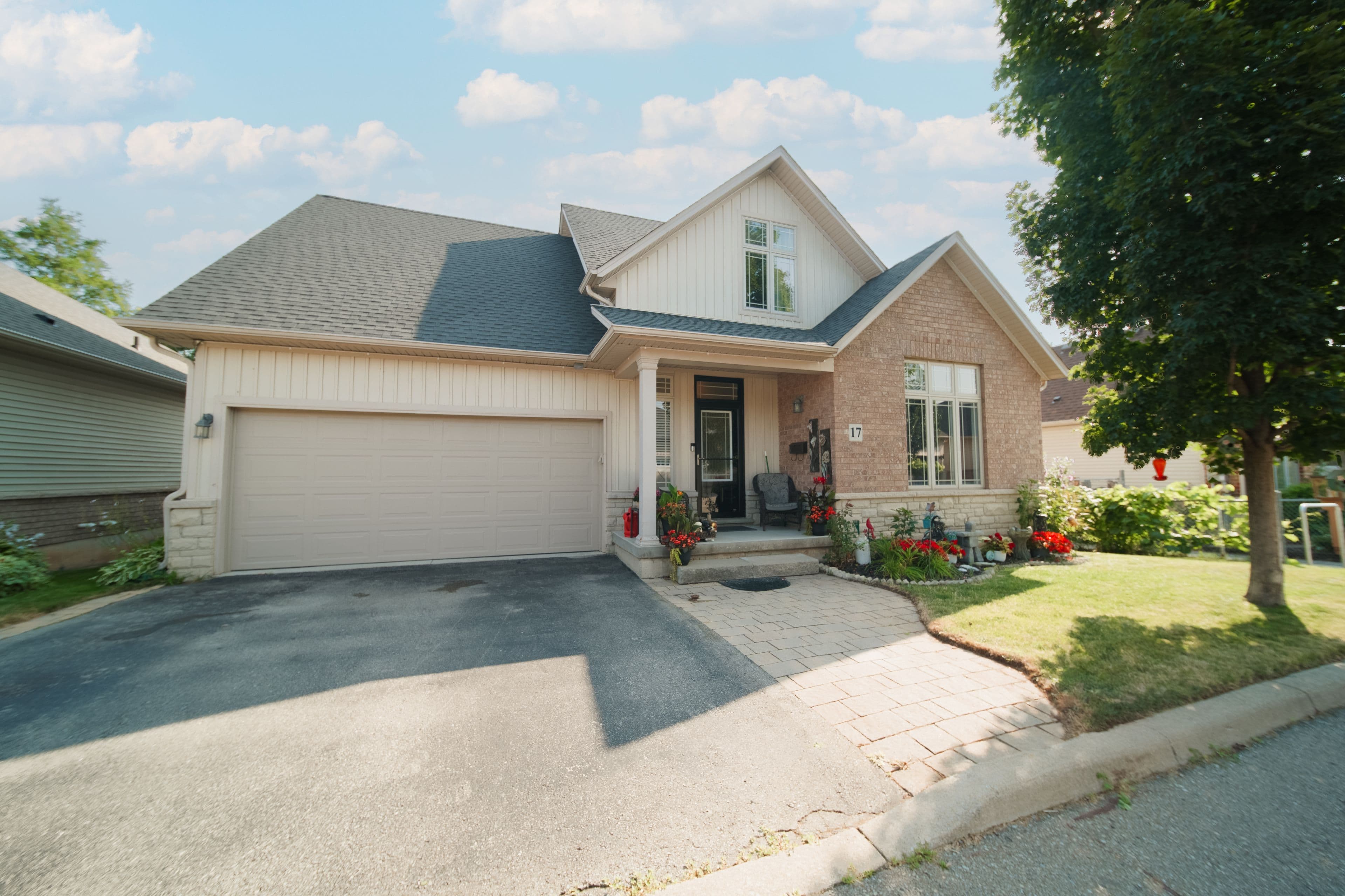 31 Book Road 17, Grimsby, ON L3M 2M3