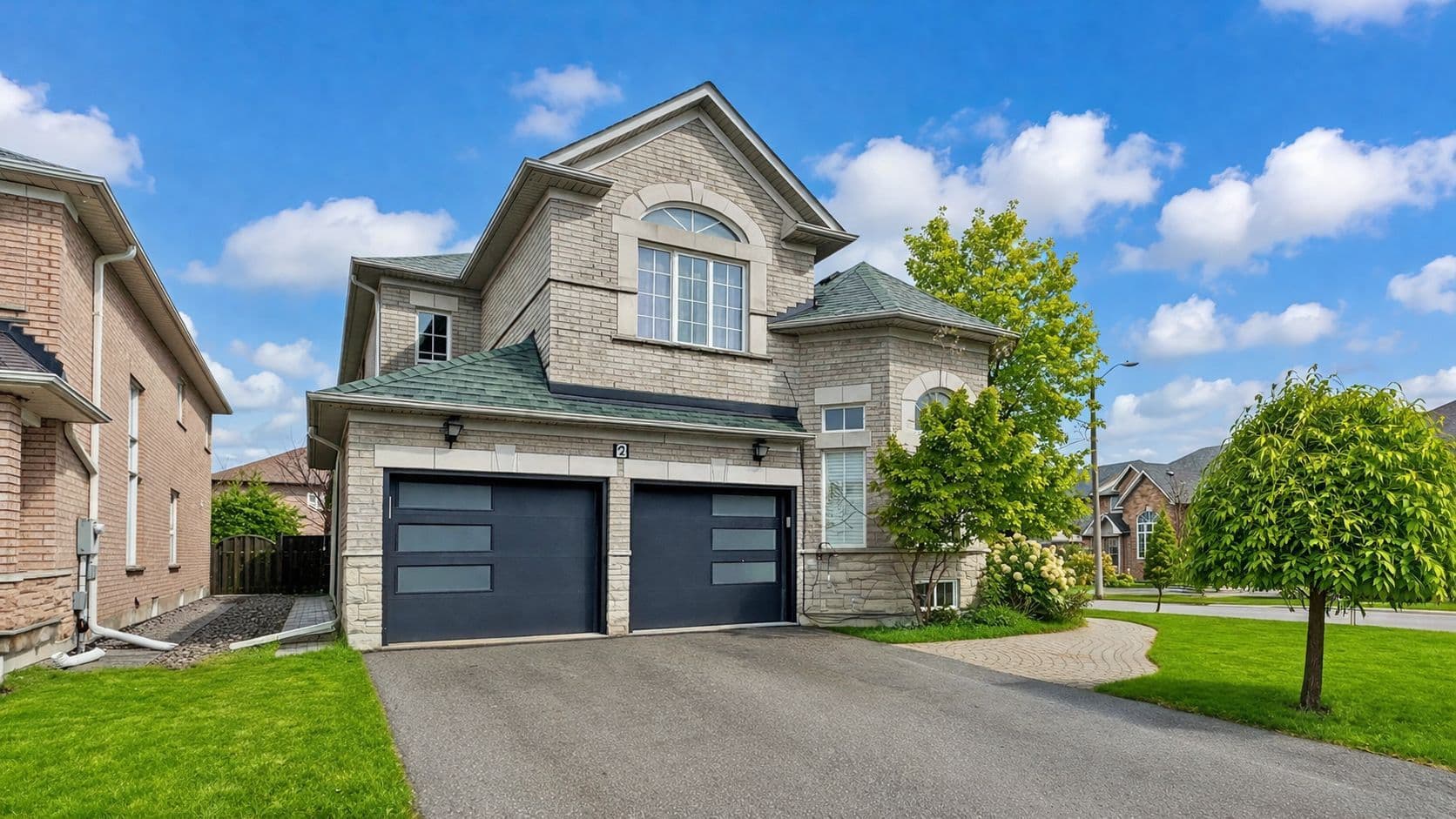 2 Eminence Road, Vaughan, ON L4K 5G2