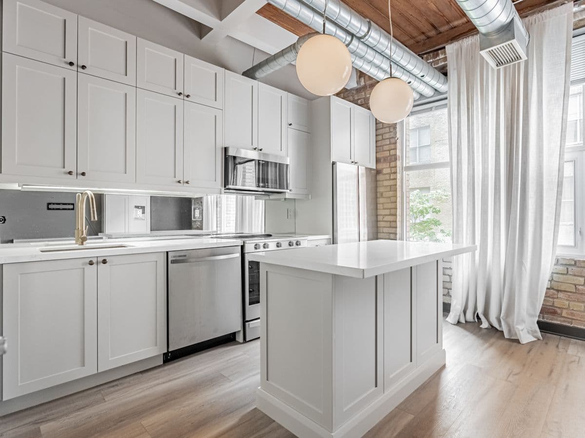 955 Queen Street 421, Toronto C01, ON M6J 3X5