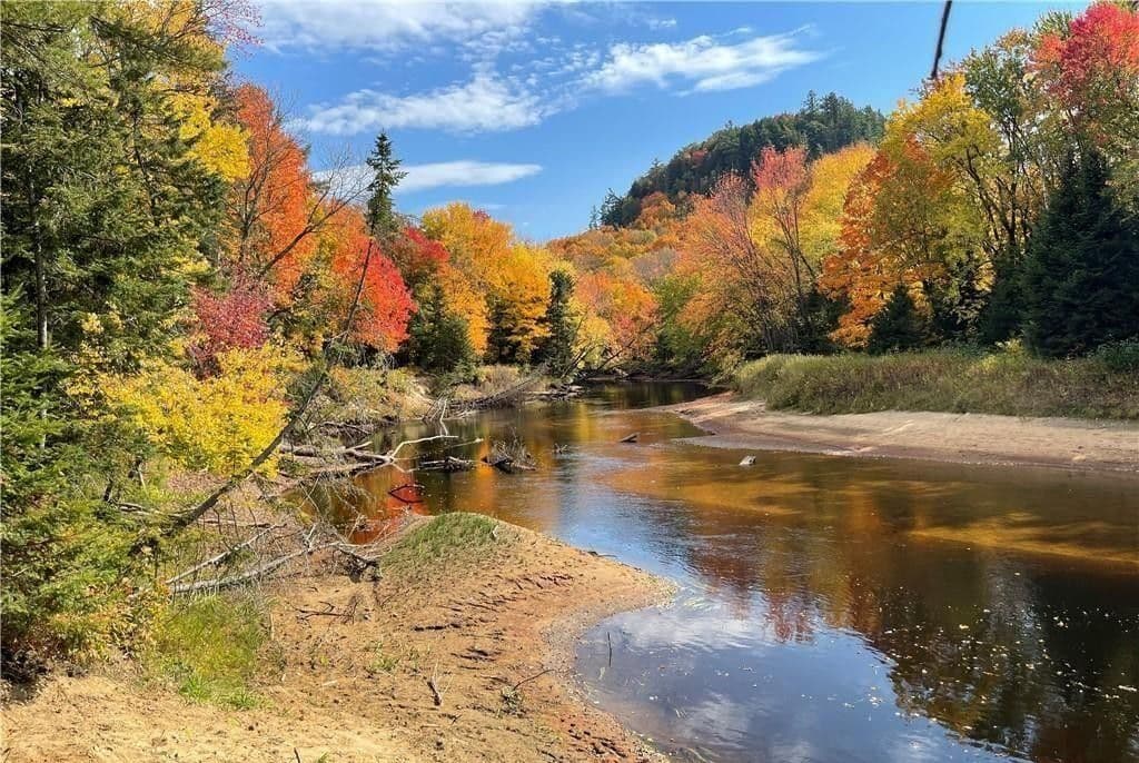 304 Old North Road N, Huntsville, ON P1H 2J4