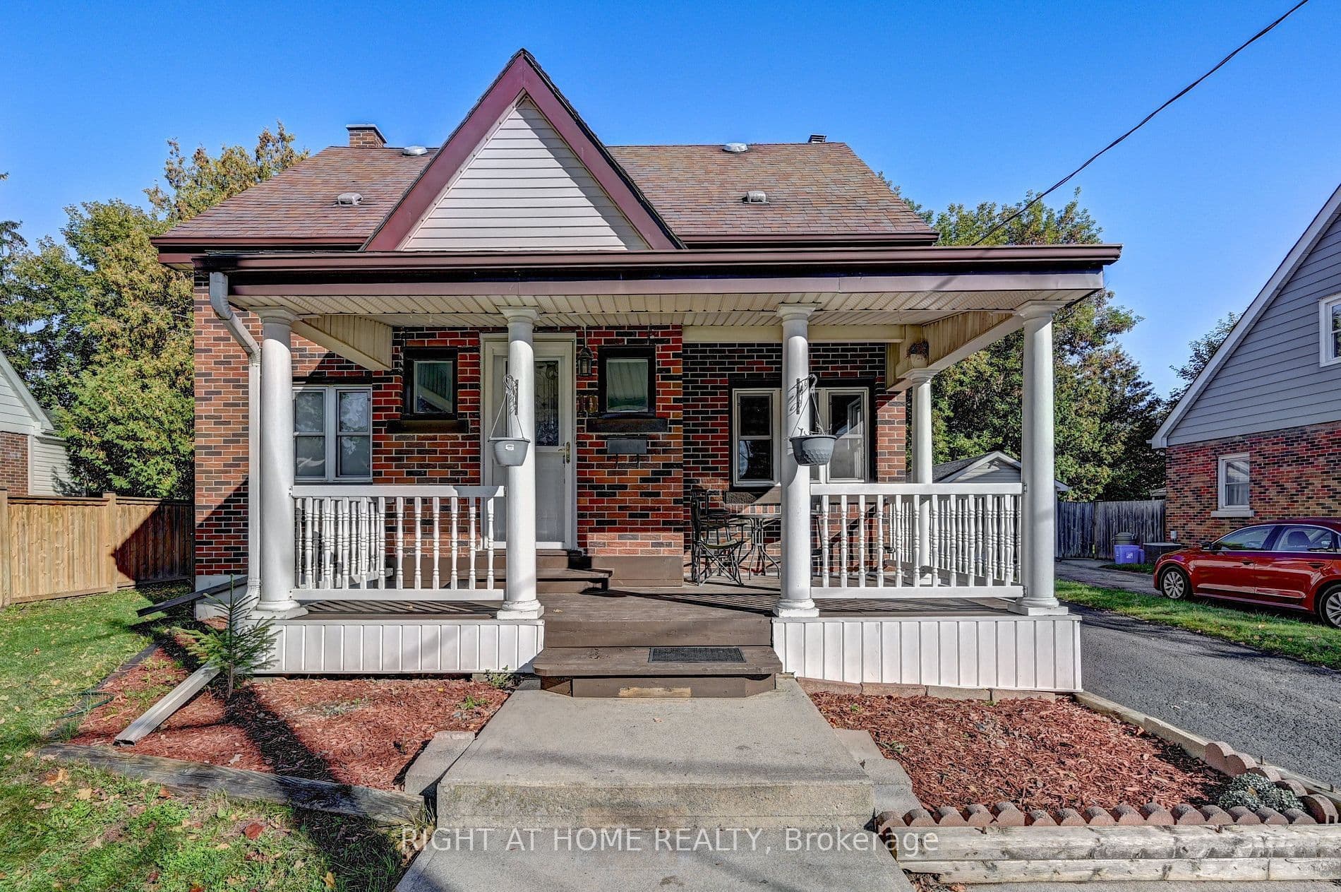 10 Monroe Street, Cambridge, ON N1R 2C5