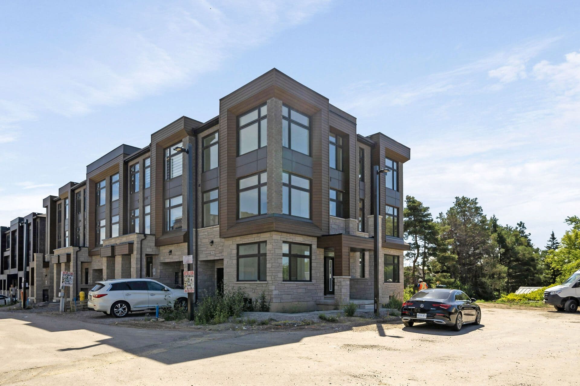 99 Divadale Road, Vaughan, ON L4H 5J3