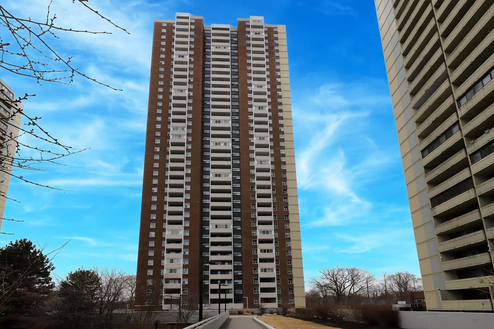 3 Massey Square 2202, Toronto E03, ON M4C 5L5