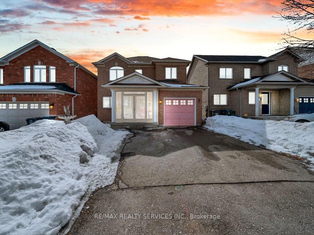 118 Queen Mary Drive, Brampton, ON L7A 2R5