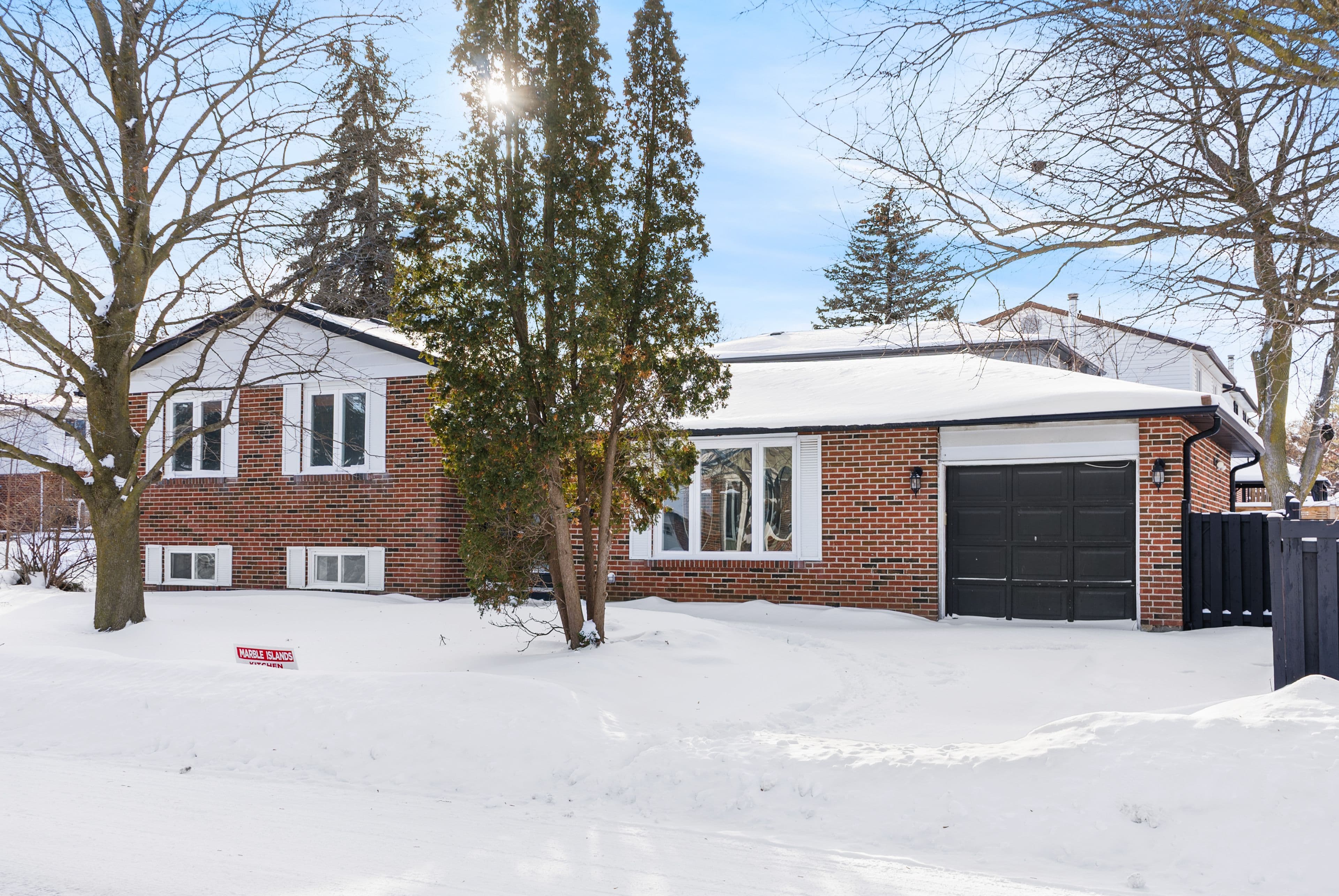 246 Hodgson Drive, Newmarket, ON L3Y 1E2
