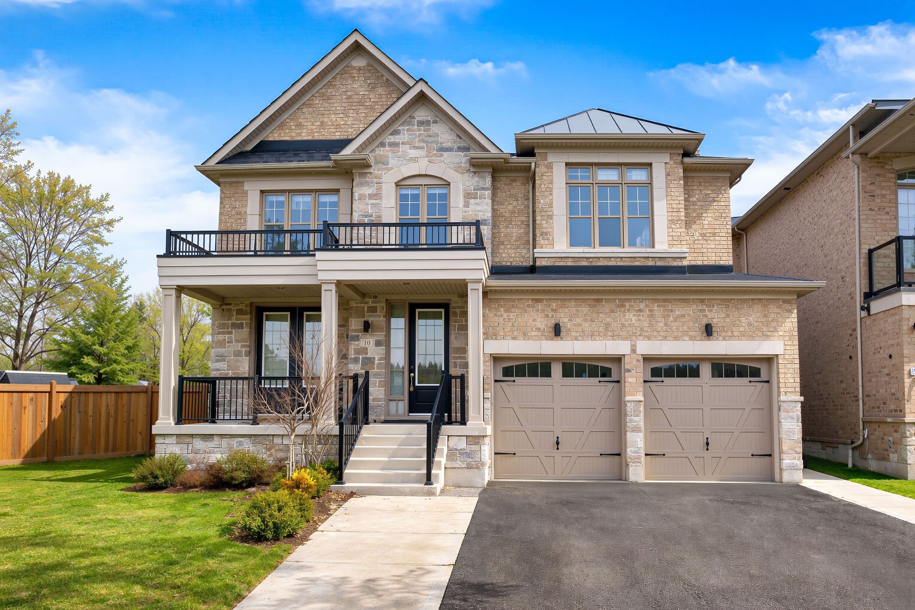 10 Pennine Drive, Whitby, ON L1P 0C3