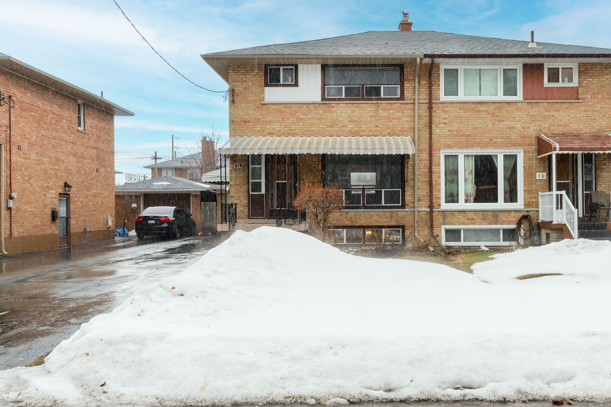 12 Thurodale Avenue, Toronto W04, ON M6M 3B3