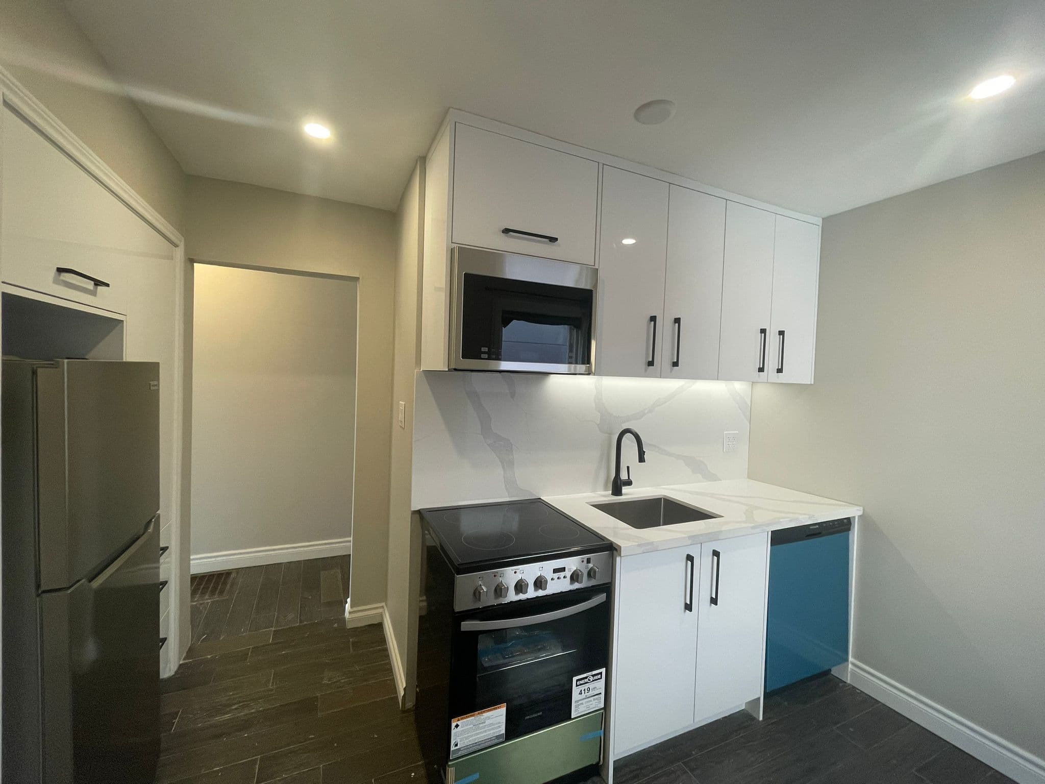 495 Salem Avenue N 101, Toronto W02, ON M6H 3C9