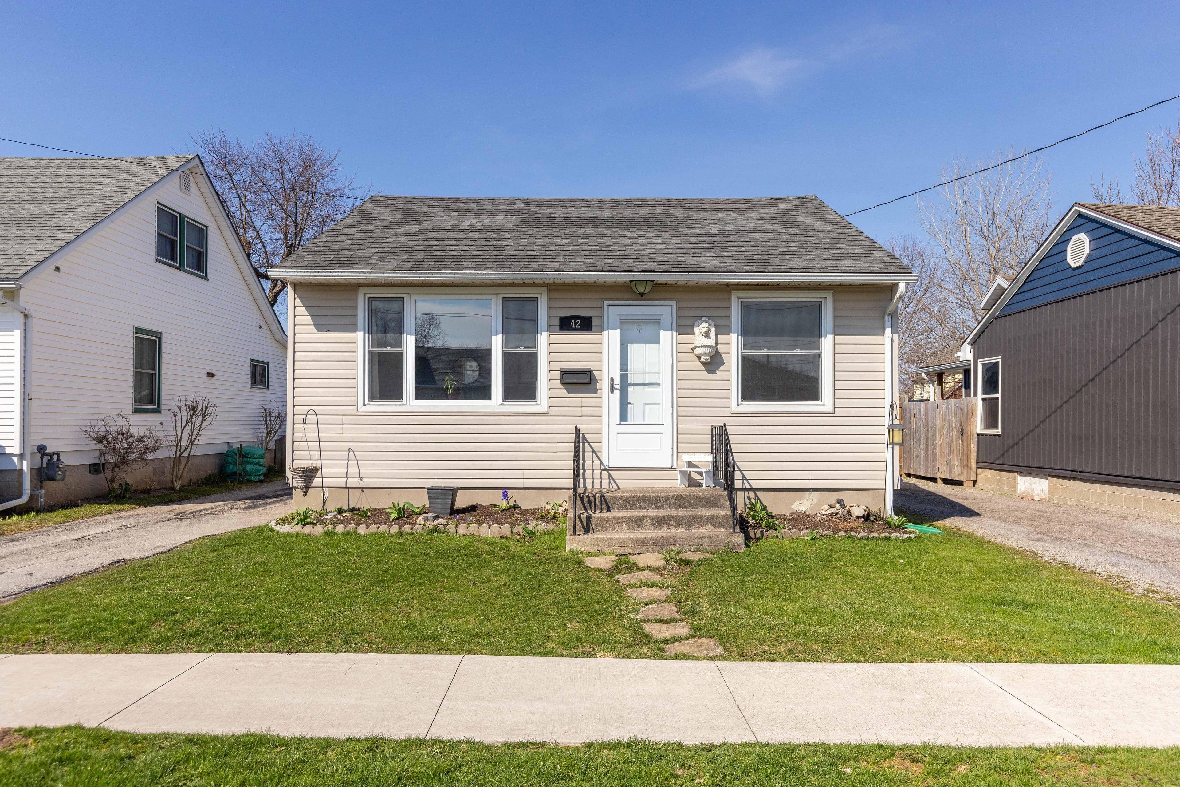 42 Douglas Street, Fort Erie, ON L2A 3W5