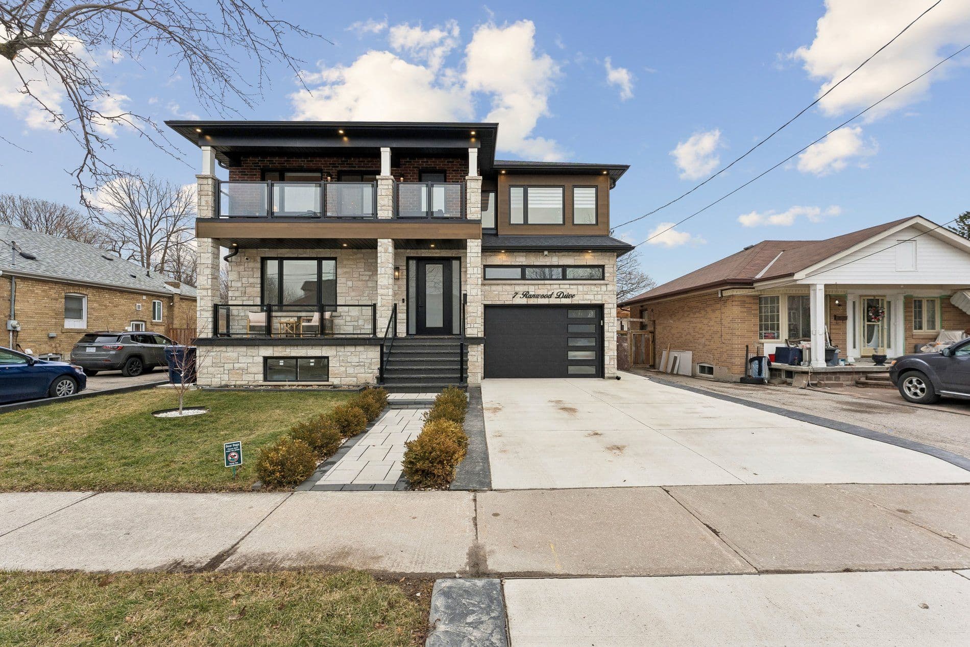 7 Ranwood Drive, Toronto W04, ON M9N 3E8