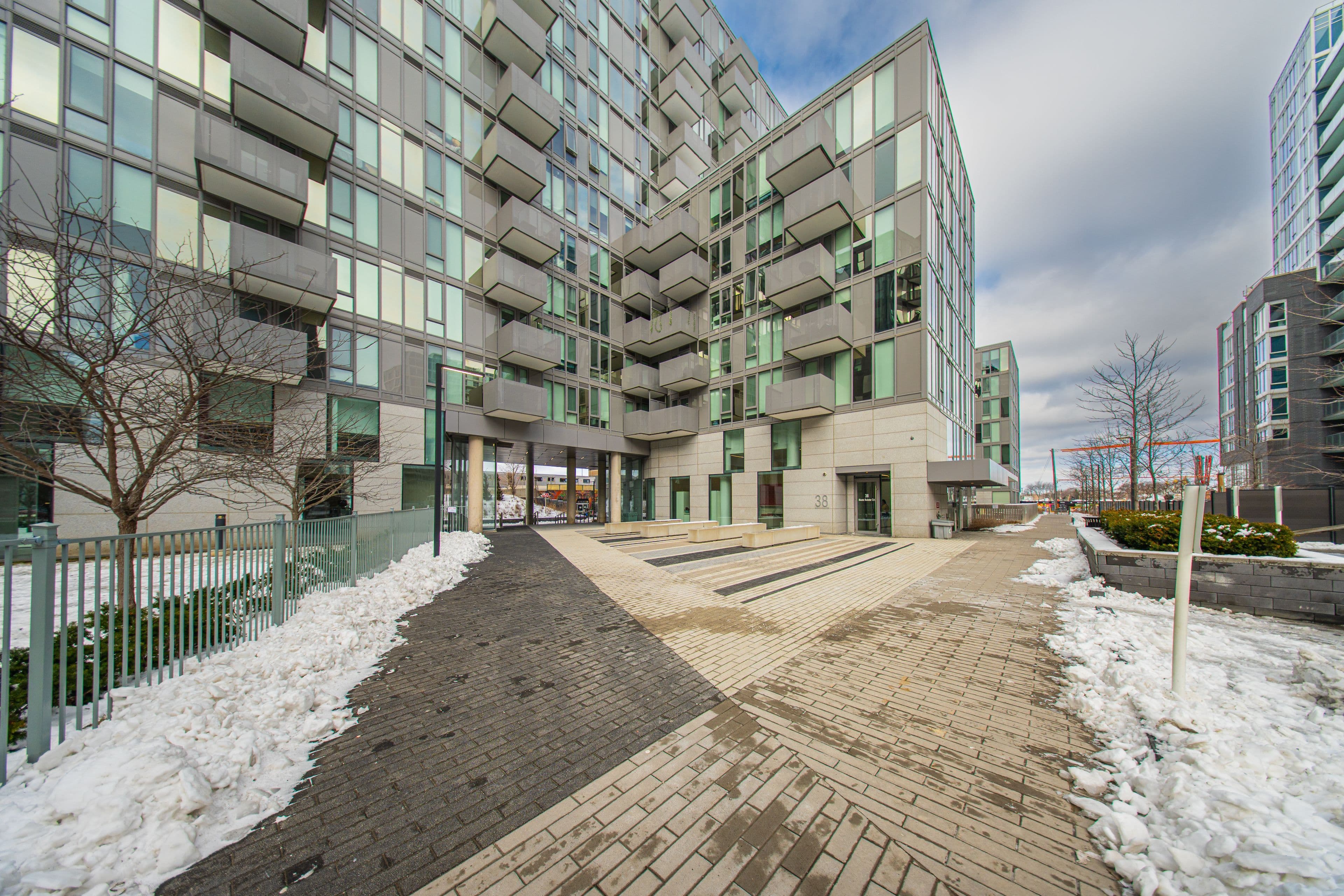 38 MONTE KWINTER Court 915, Toronto C06, ON M3H 0E2