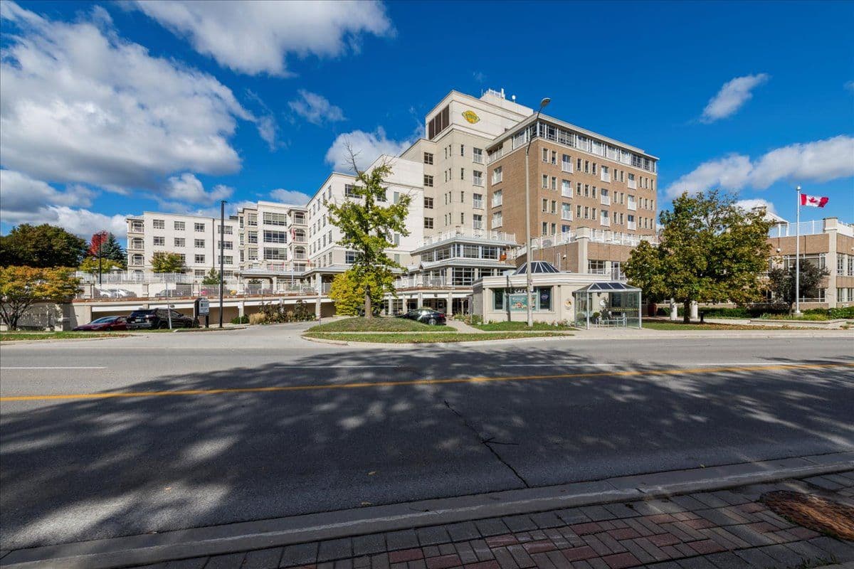 74 Ross Street 48, Barrie, ON L4N 1G3