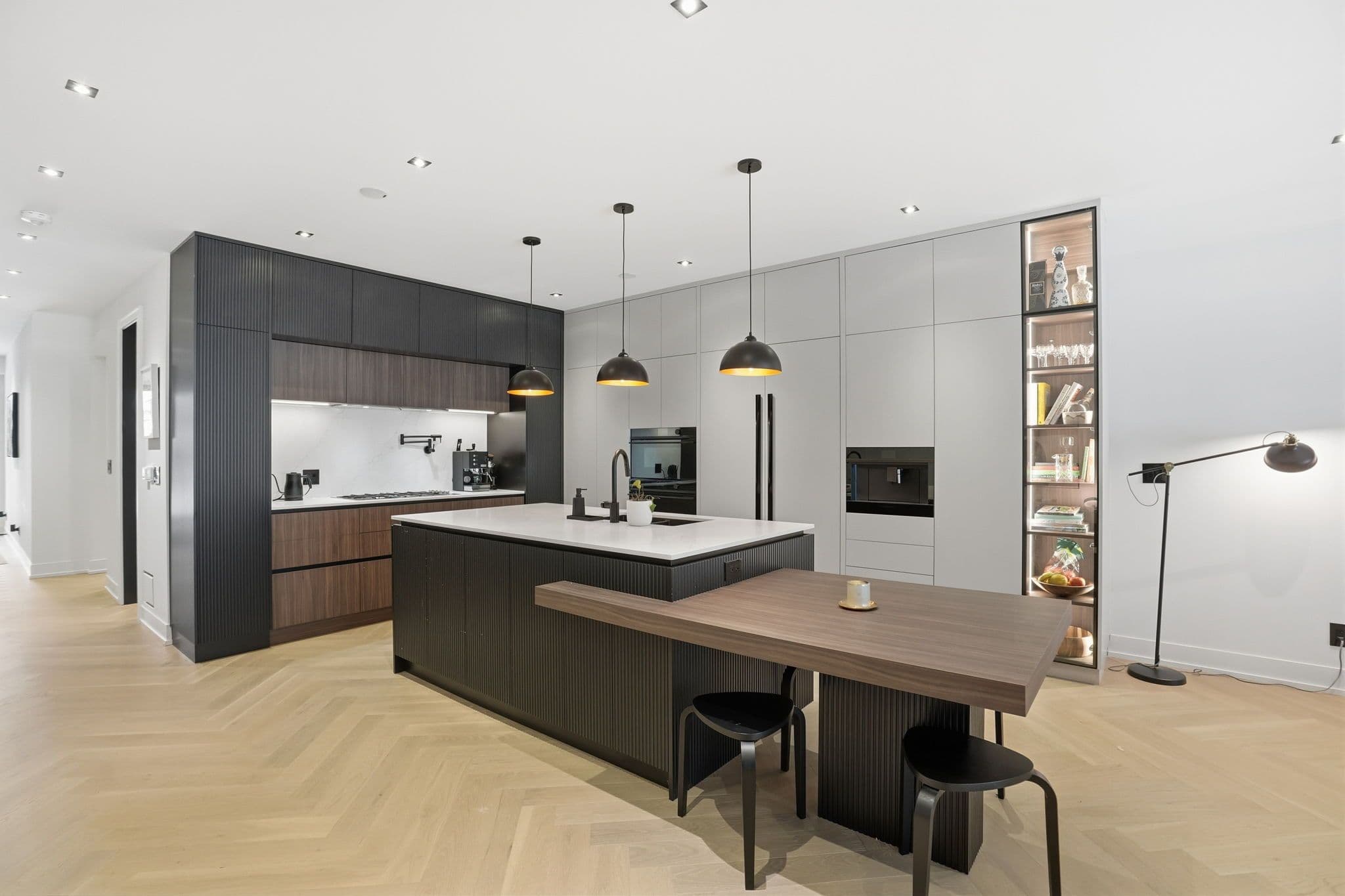 20B Broadview Avenue, Mississauga, ON L5H 2S8