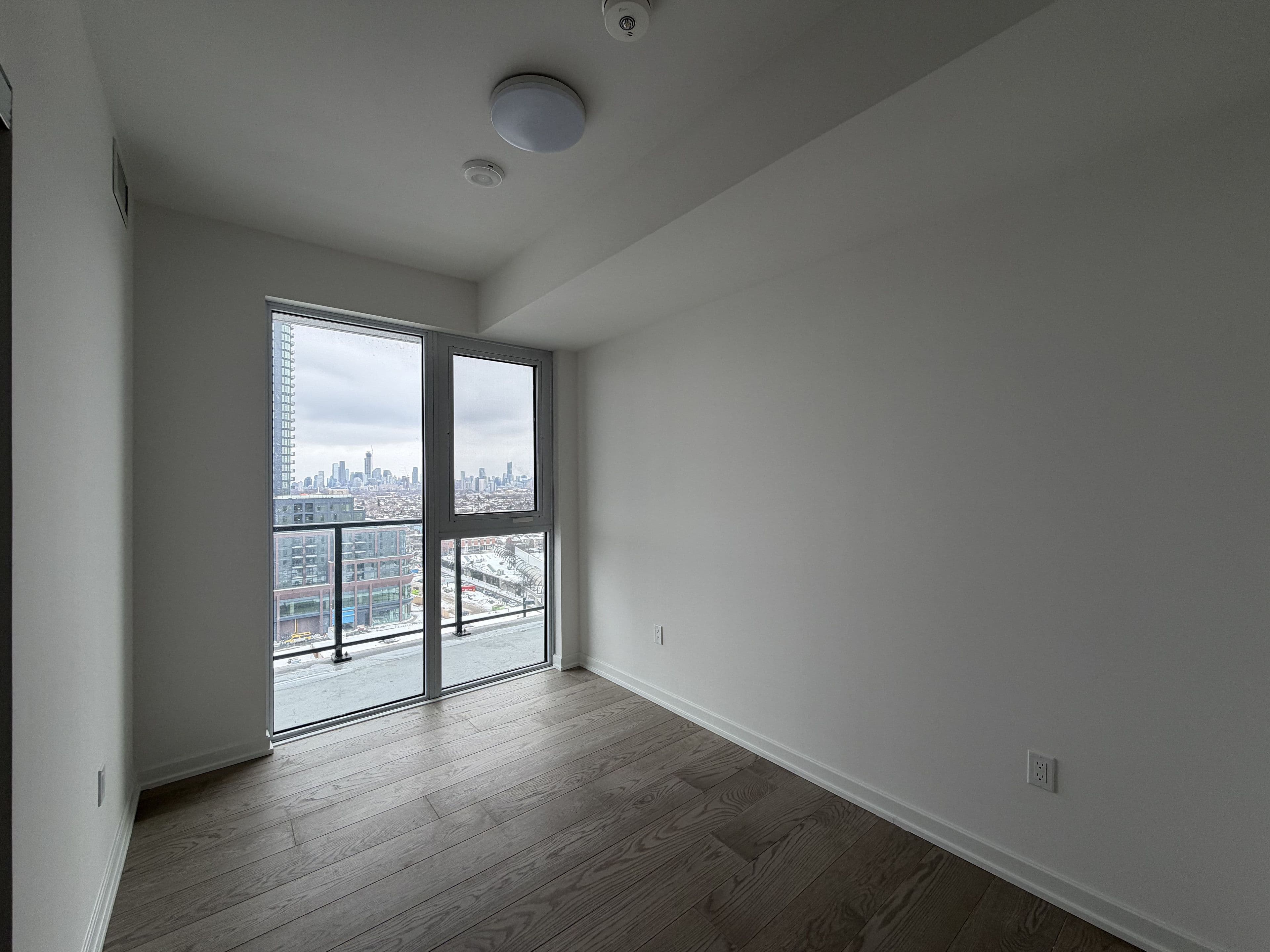 1285 Dupont Street N 1410, Toronto W02, ON M6H 0E3