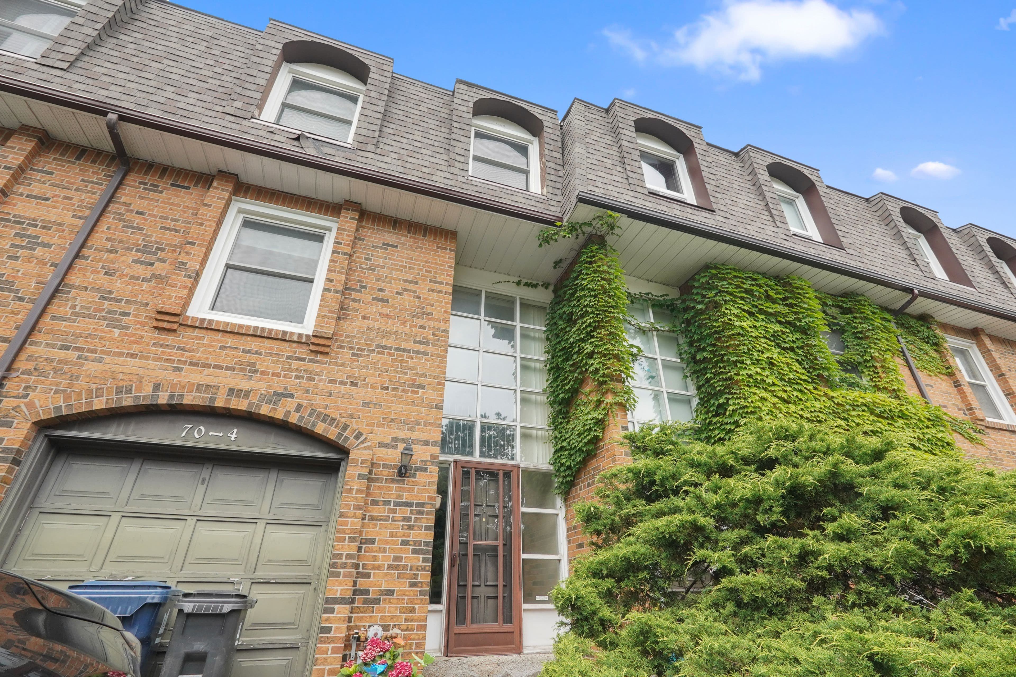 70 Upper Canada Drive 4, Toronto C12, ON M2P 2A3