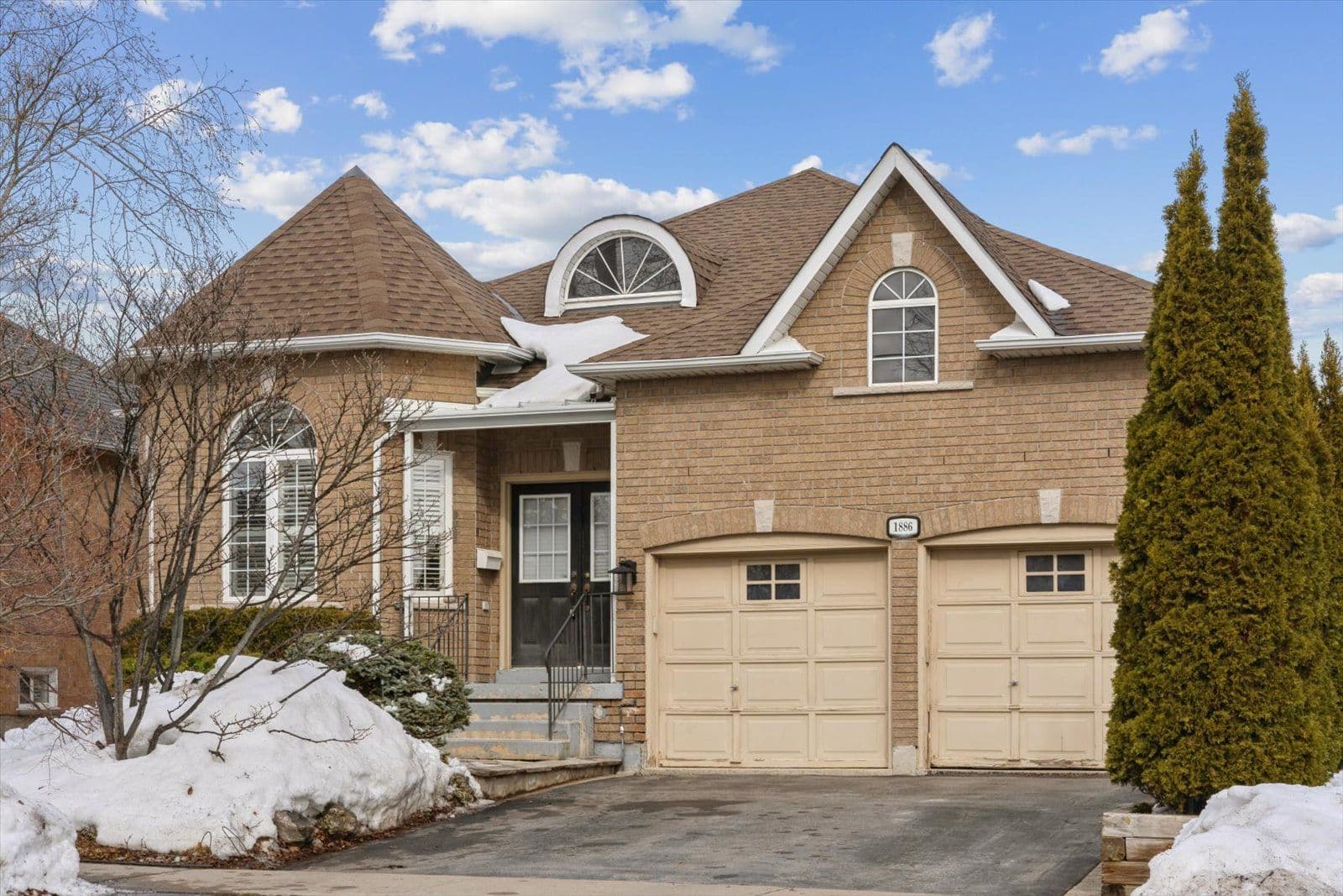 1886 Pine Grove Avenue, Pickering, ON L1V 7C6