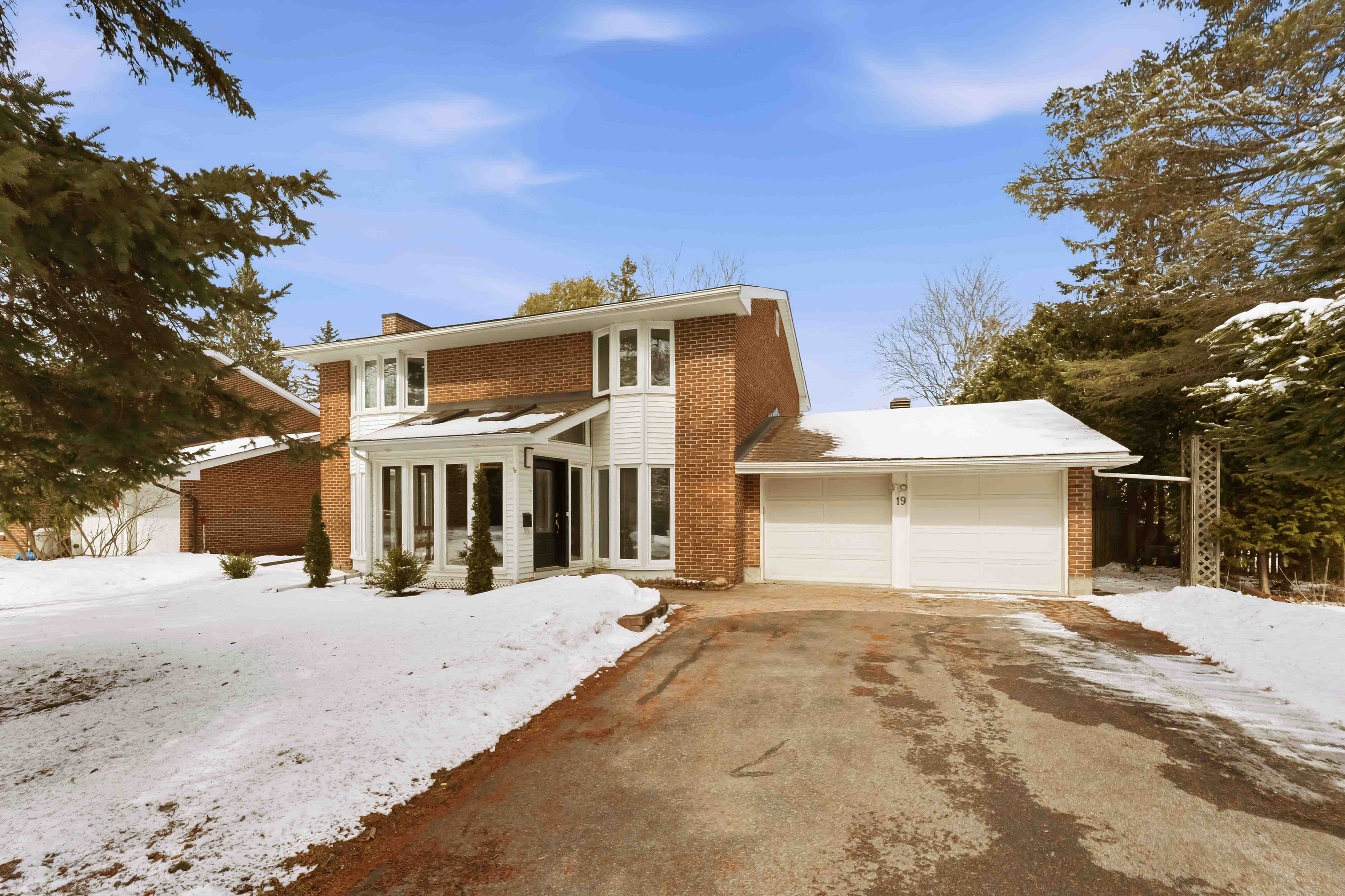 19 Kingsford Crescent, Kanata, ON K2K 1T5