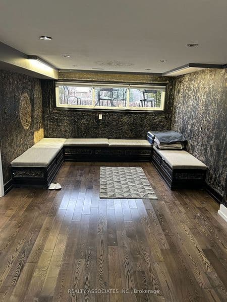 843 Sparrow Road Bsmt, Newmarket, ON L3Y 5P7