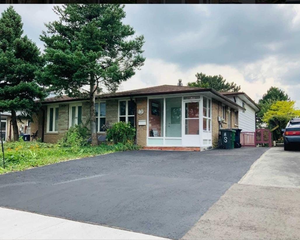 16 Sexton Crescent (Main), Toronto C15, ON M2H 2L5
