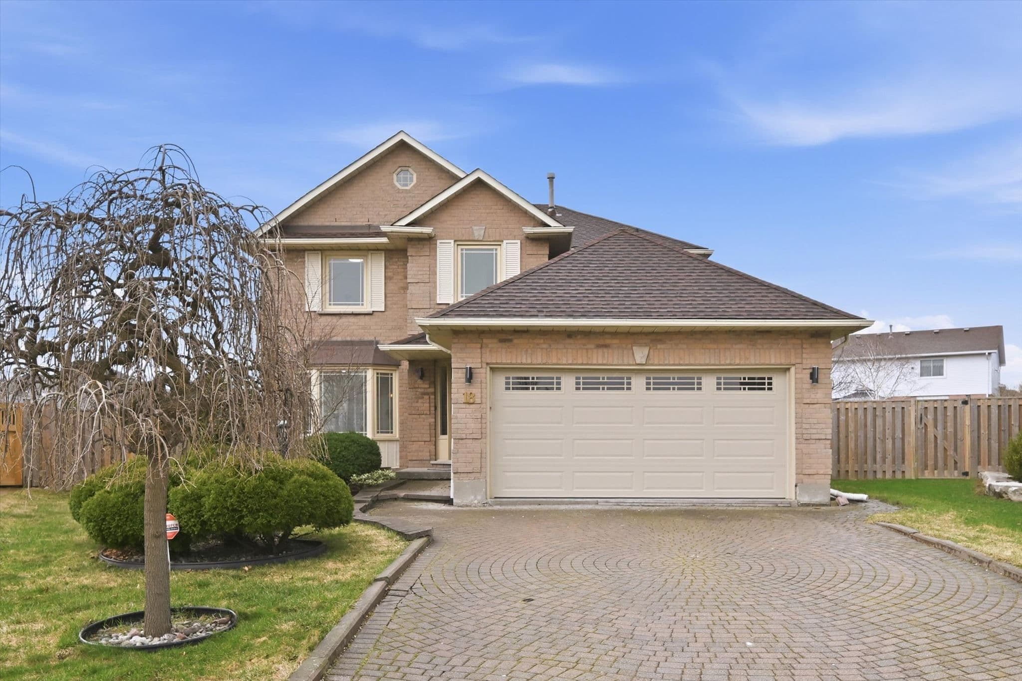 18 Regal Drive, Hamilton, ON L8W 2P4