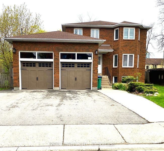 17 Ellen Street Main, Brampton, ON L6V 1J7