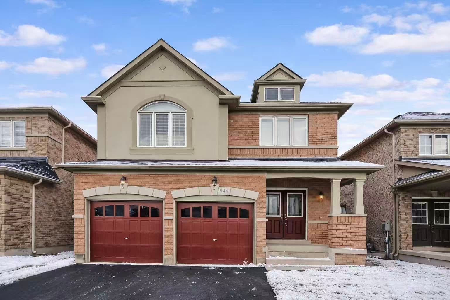 84 Lewis Honey Drive, Aurora, ON L4G 0J3