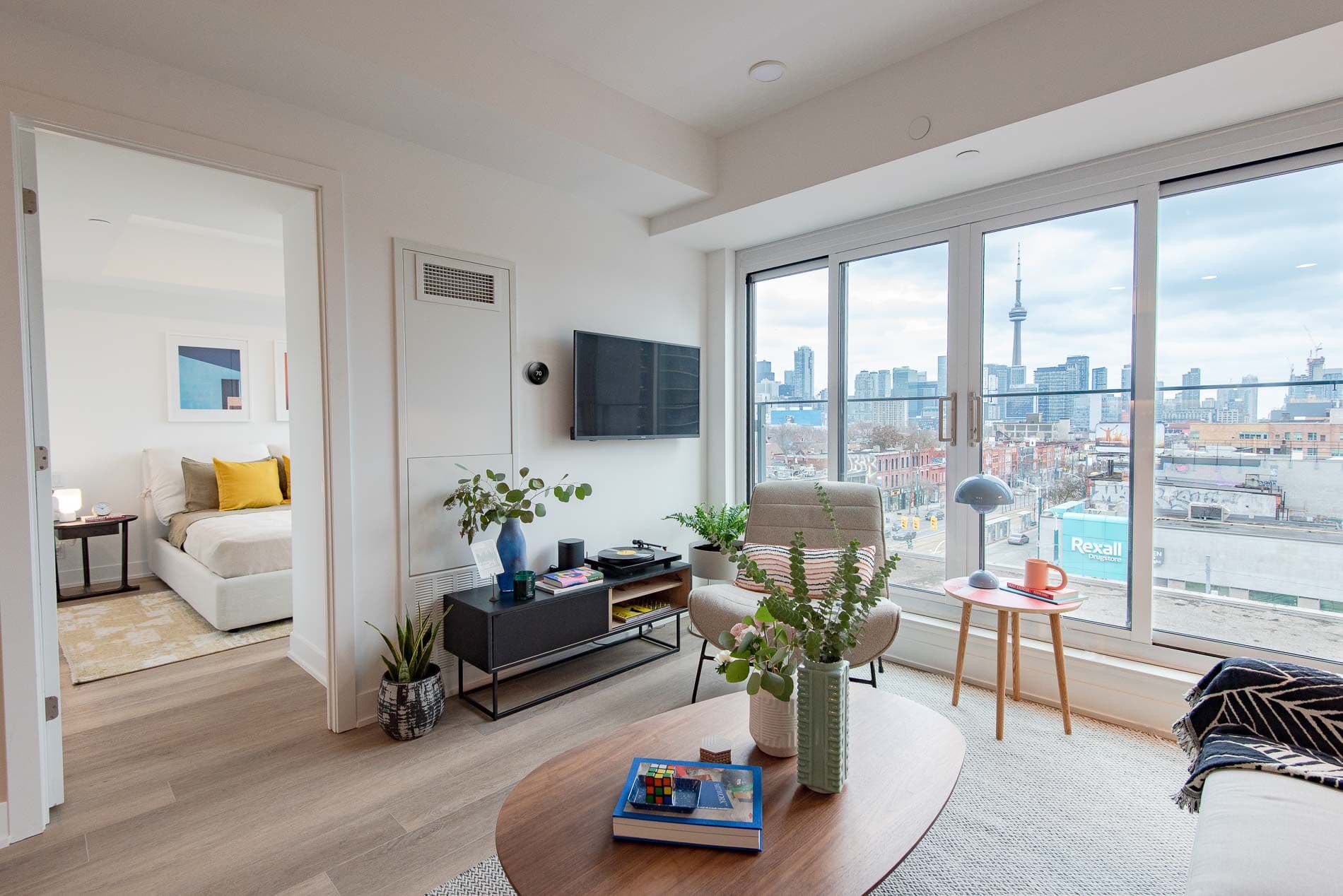 484 Spadina Avenue 1606, Toronto C01, ON M5S 0E4