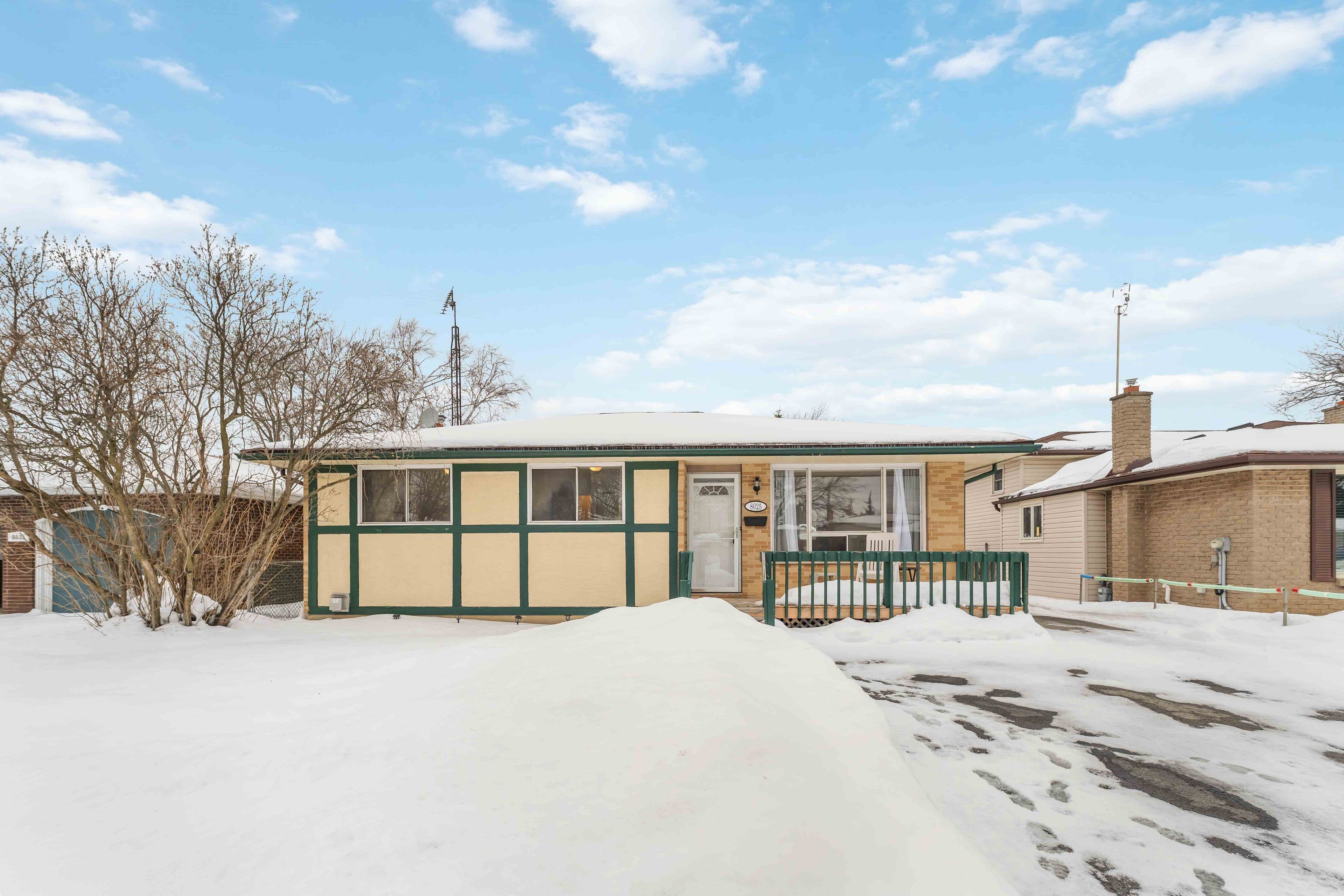 8025 Thorton Street, Niagara Falls, ON L2H 2C2