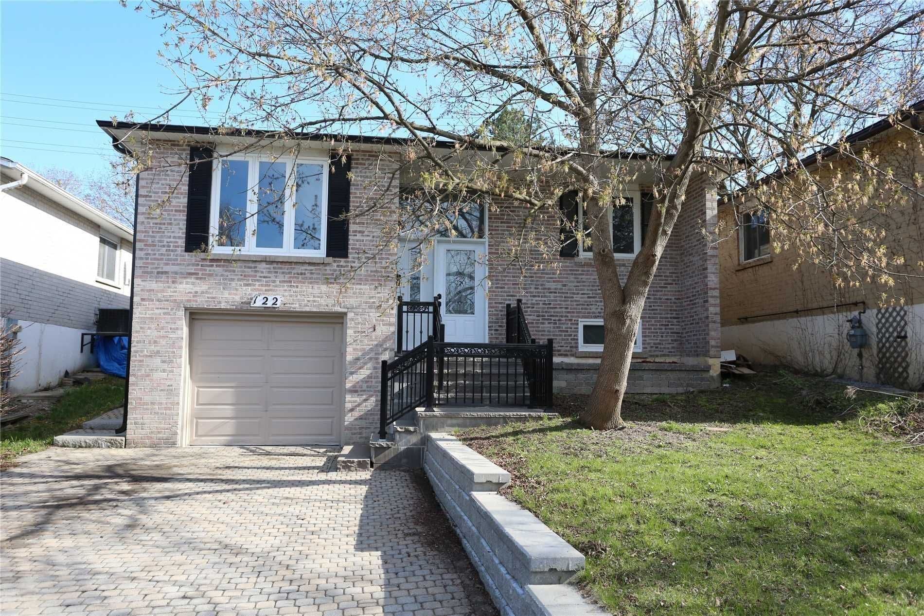 122 Armitage Drive Main, Newmarket, ON L3Y 5L7