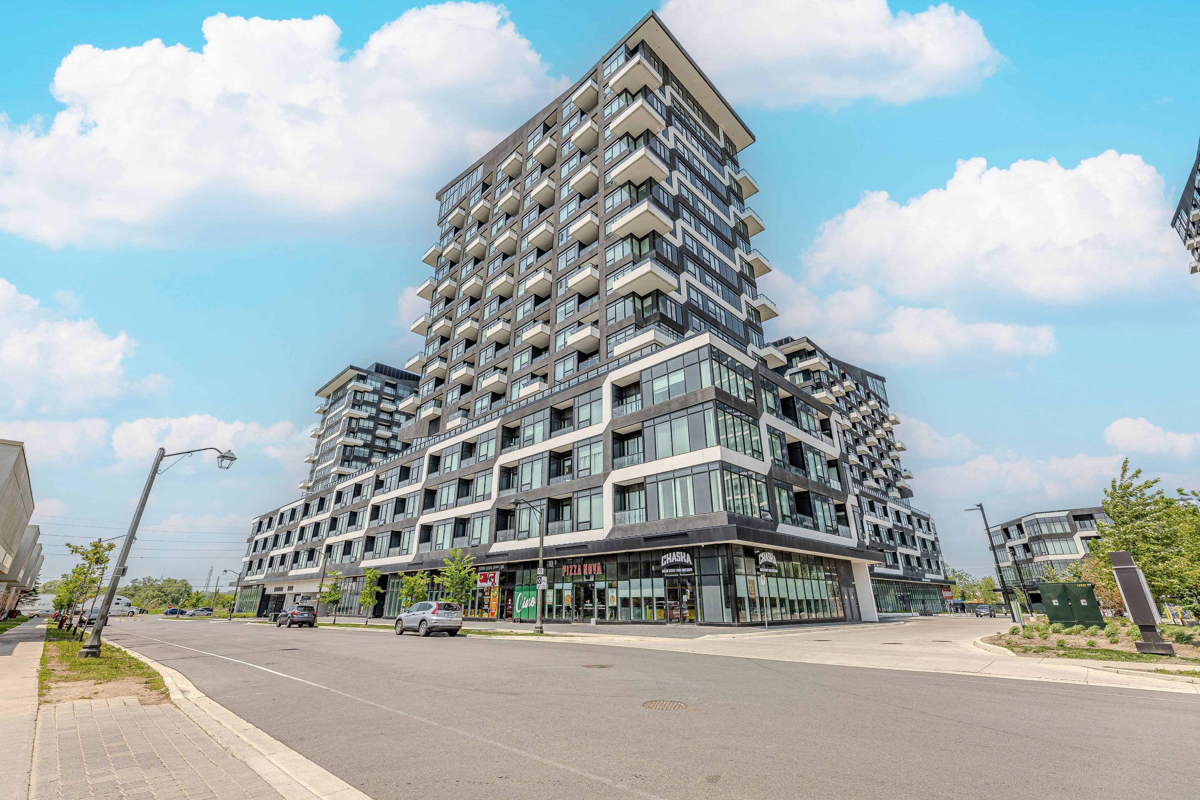 2481 Taunton Road 1205, Oakville, ON L6H 3R7