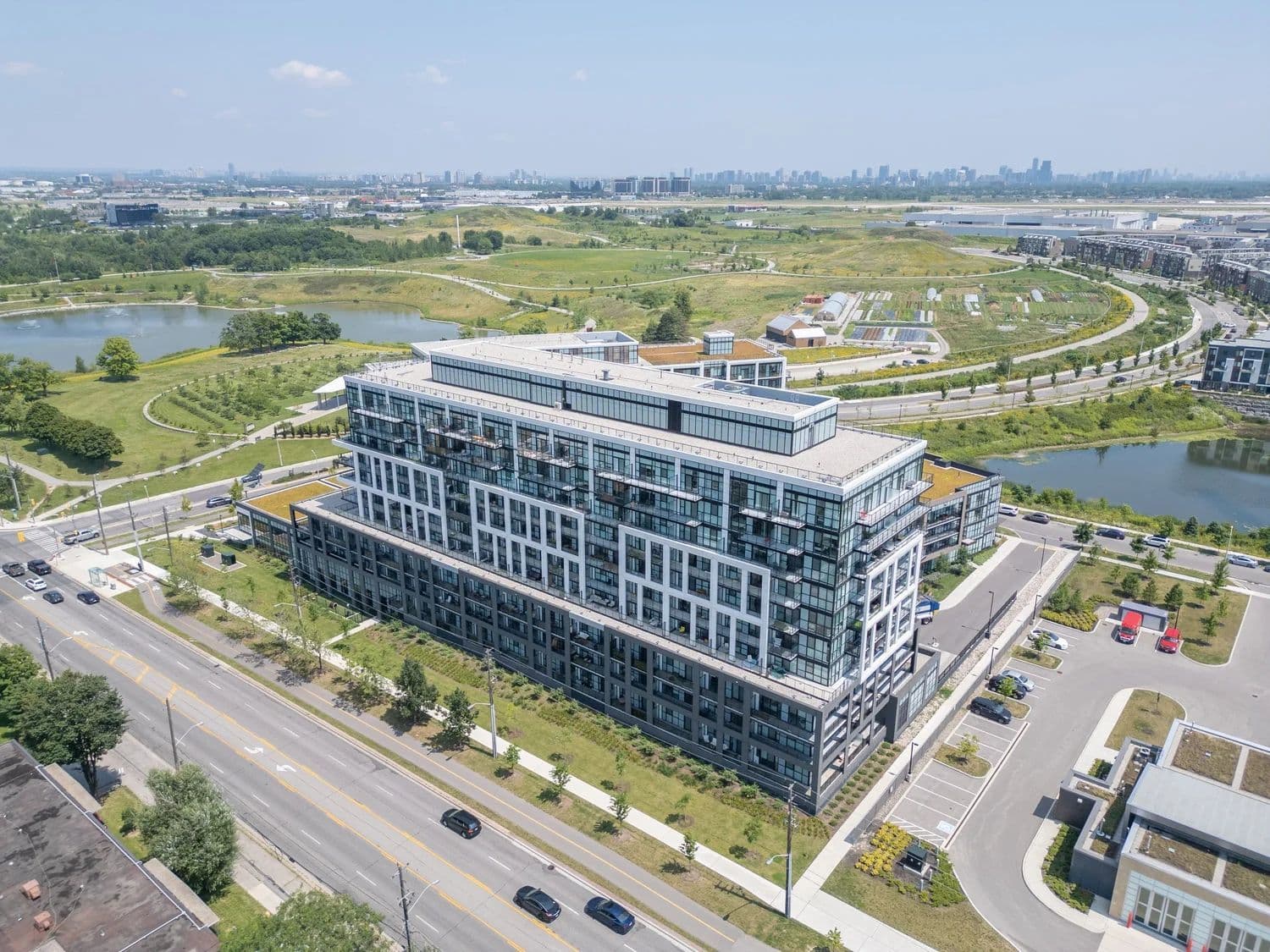 50 George Butchart Drive 611, Toronto W05, ON M3K 0C9