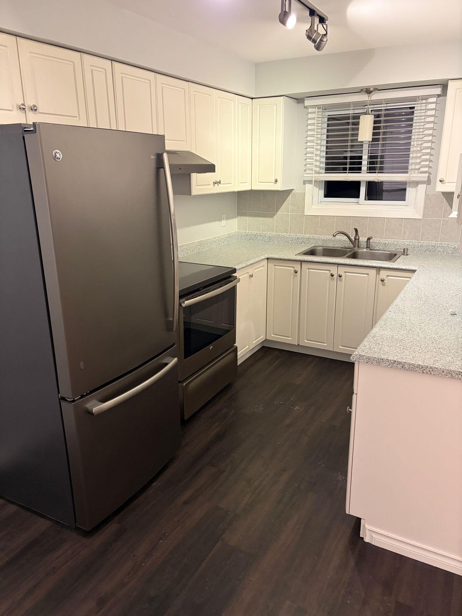 452 Elizabeth Street Upper, Oshawa, ON L1J 5T1